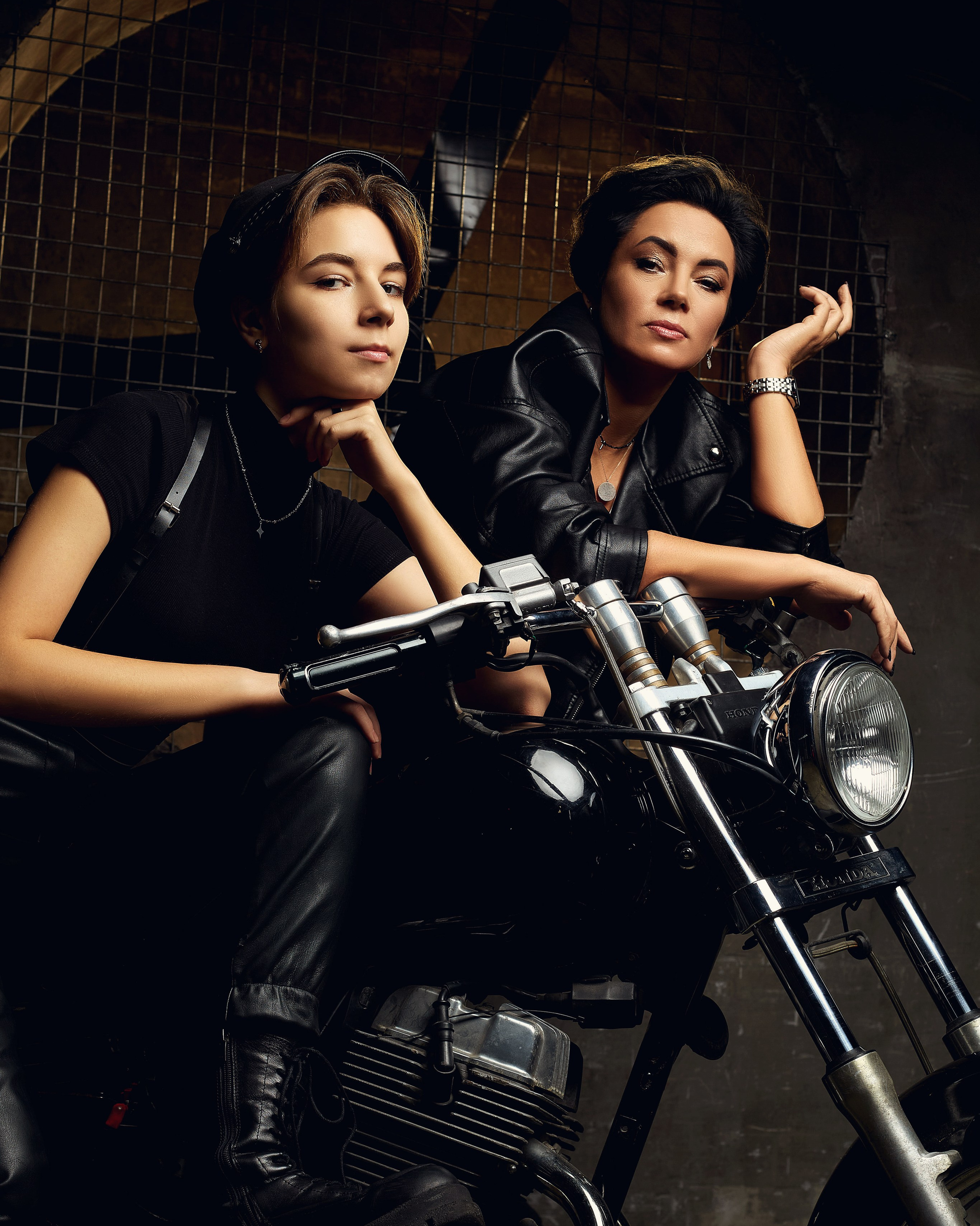 Марина и Вика. Cross-studio