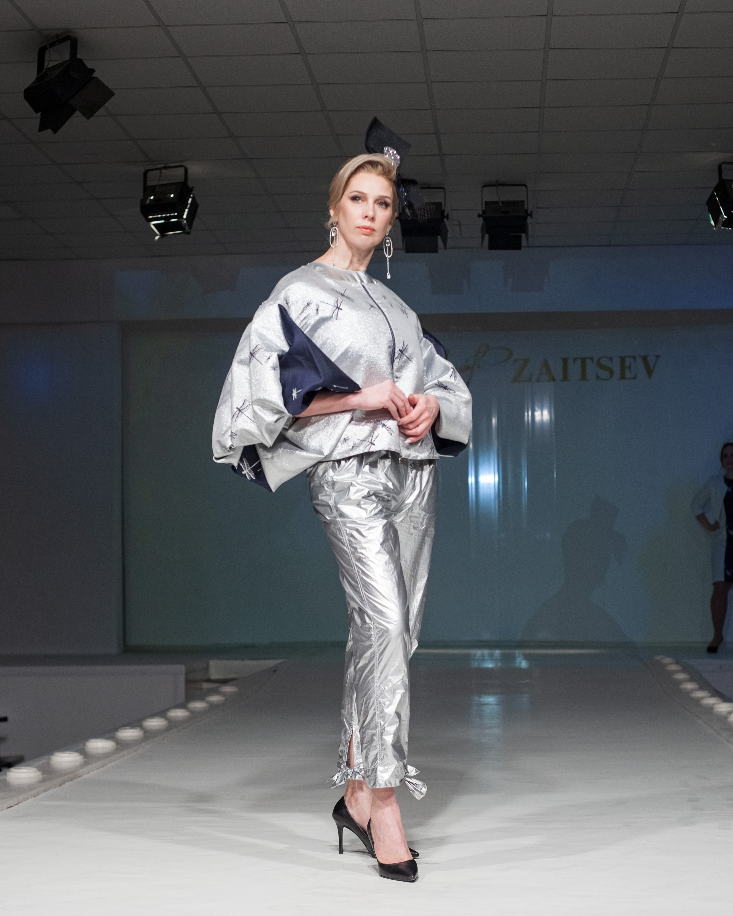 Выпускной показ моделей в Доме моды Вячеслава Зайцева