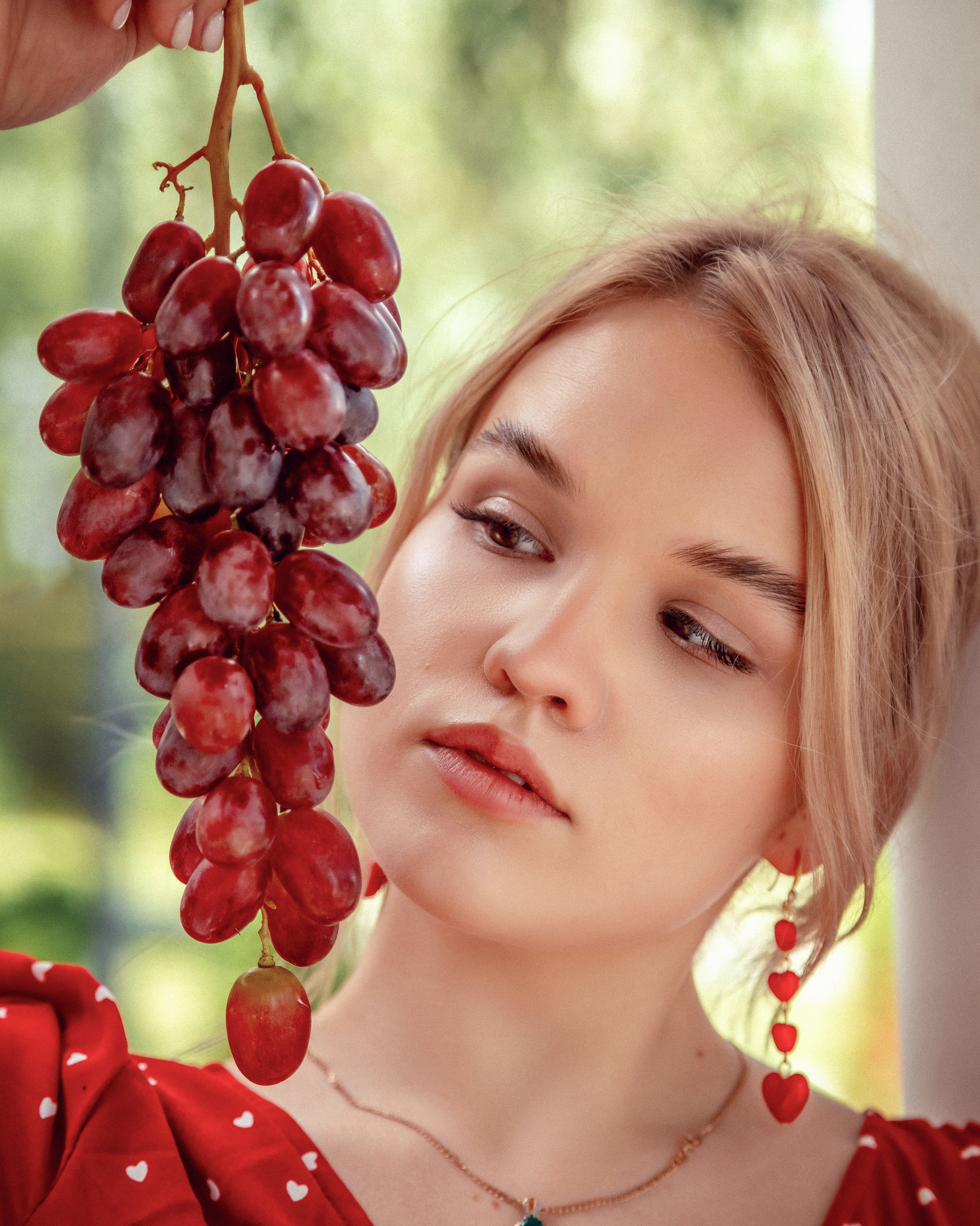 Фотопроект «Девушка с&nbsp;виноградом»