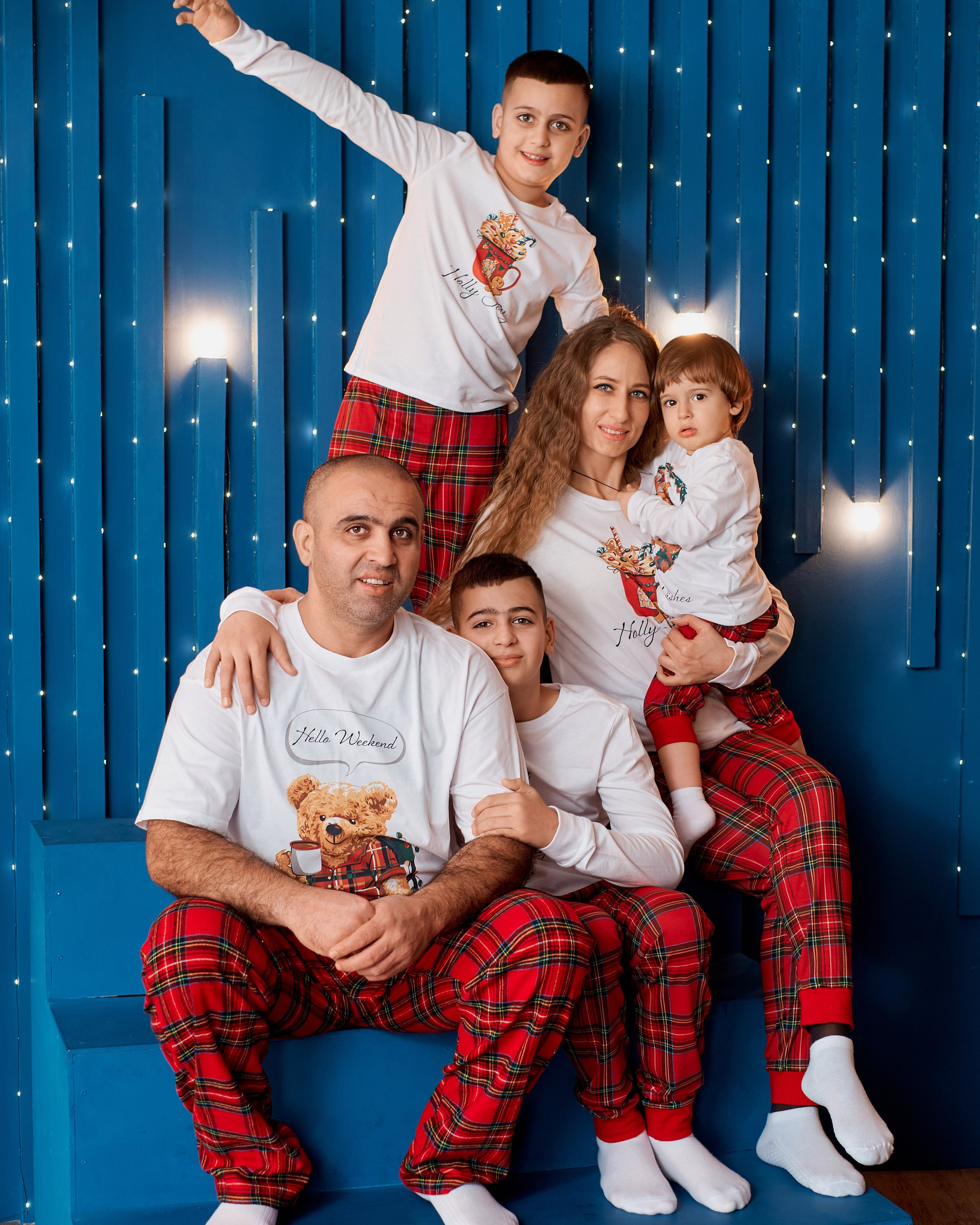 Новогодняя семейная фотосессия в студии Сова