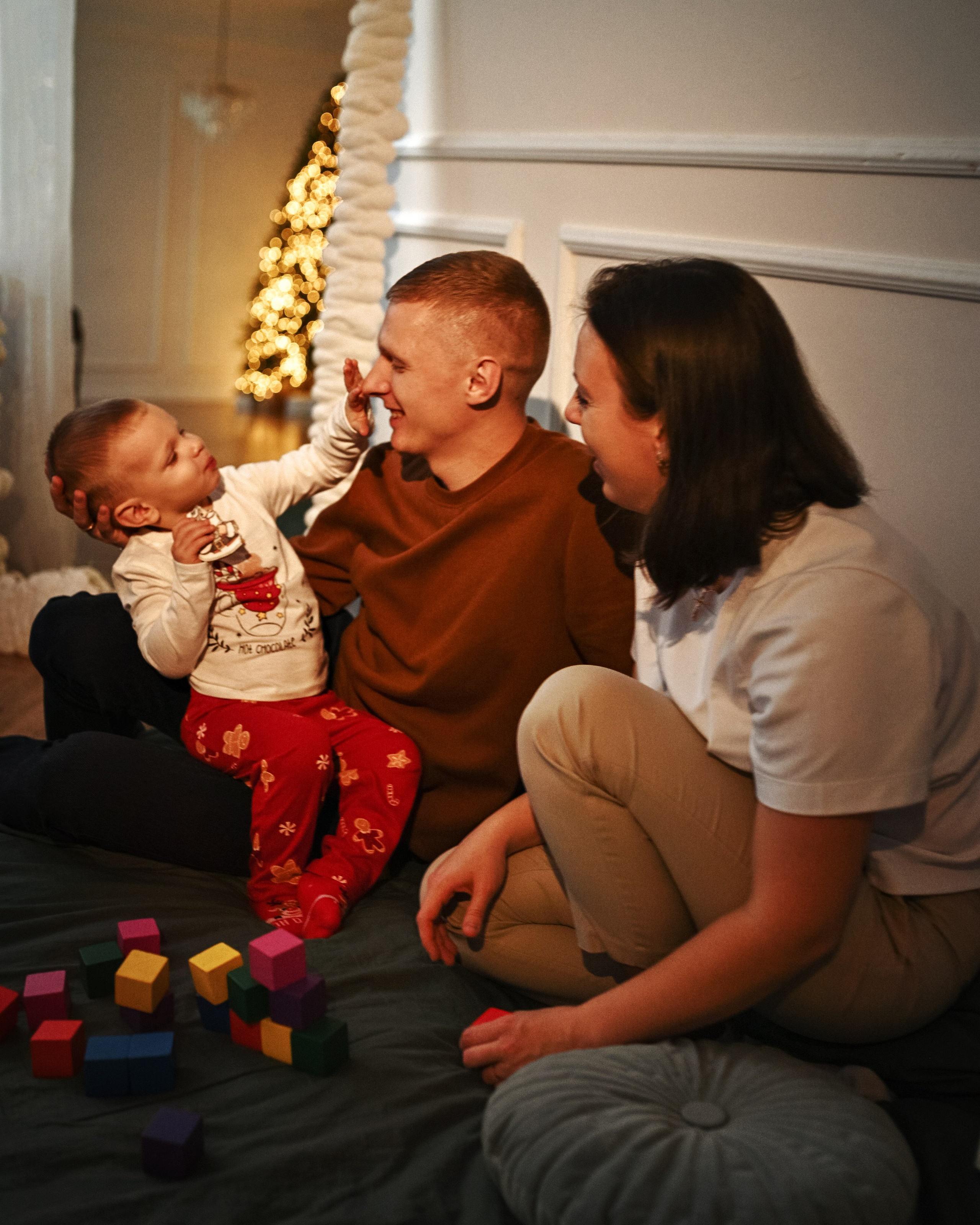 Новогодняя семейная фотосессия в студии