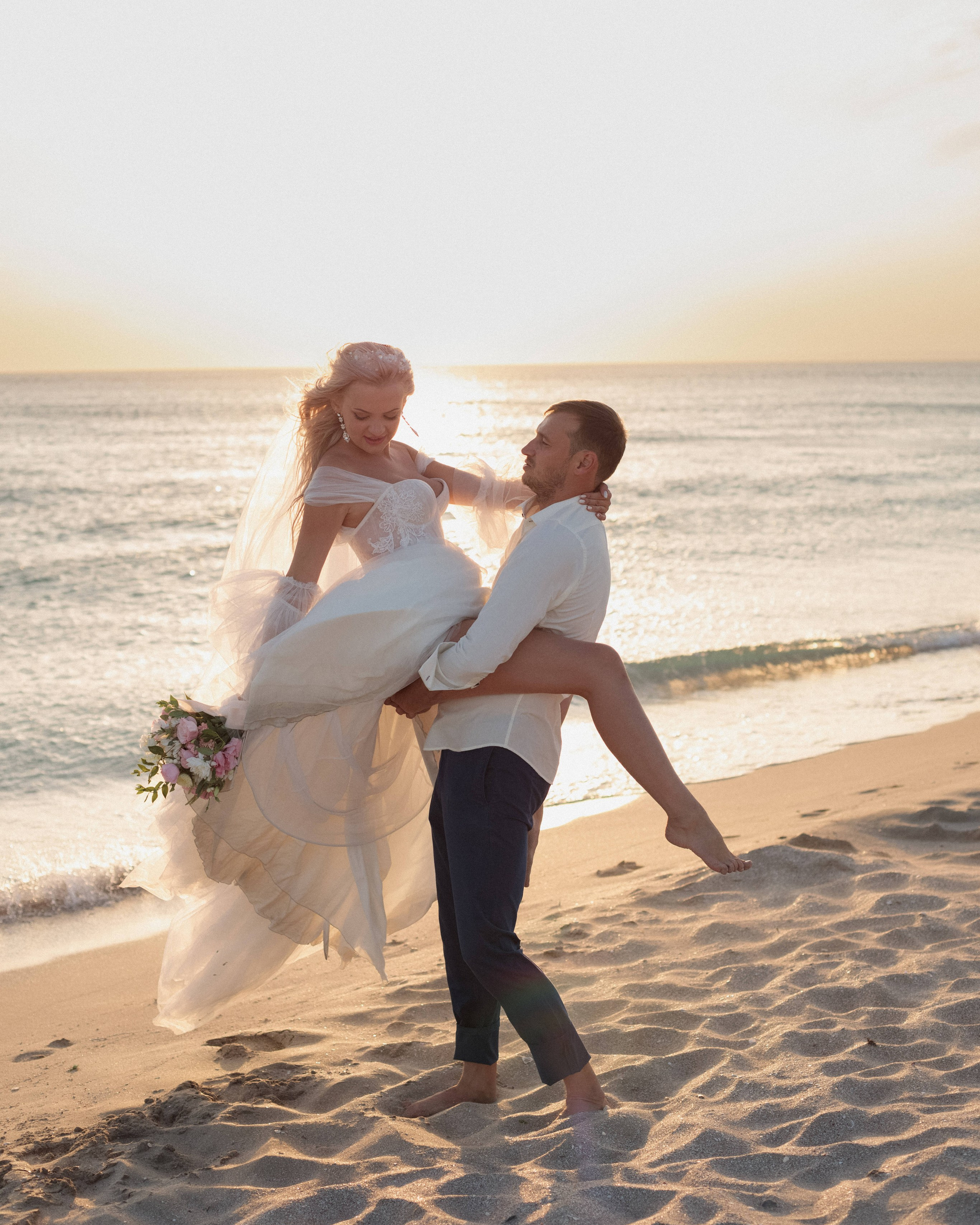 «Начало любви на побережье Поповки: история свадьбы, застывшая в кадре»