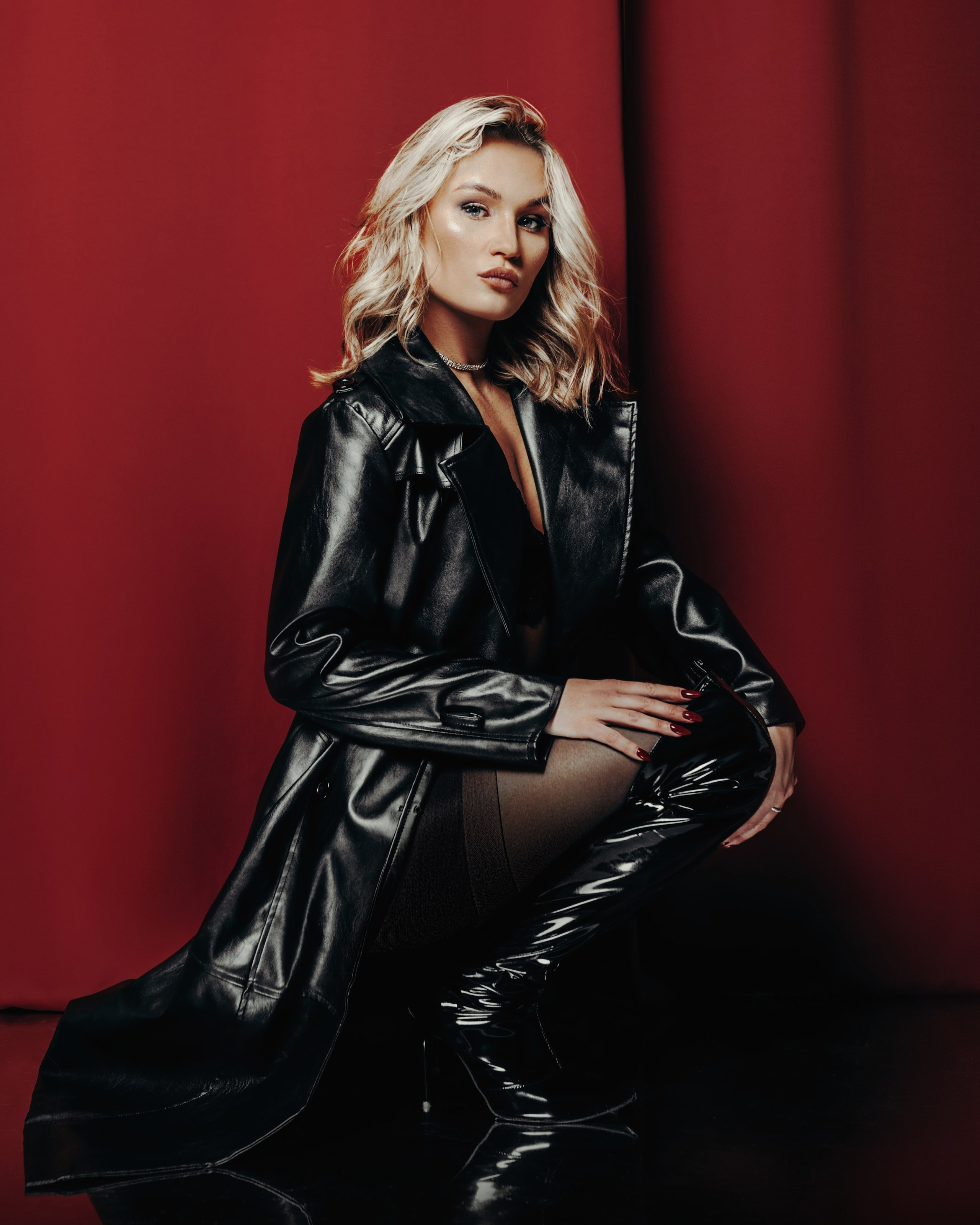 Красно-черное. Аня