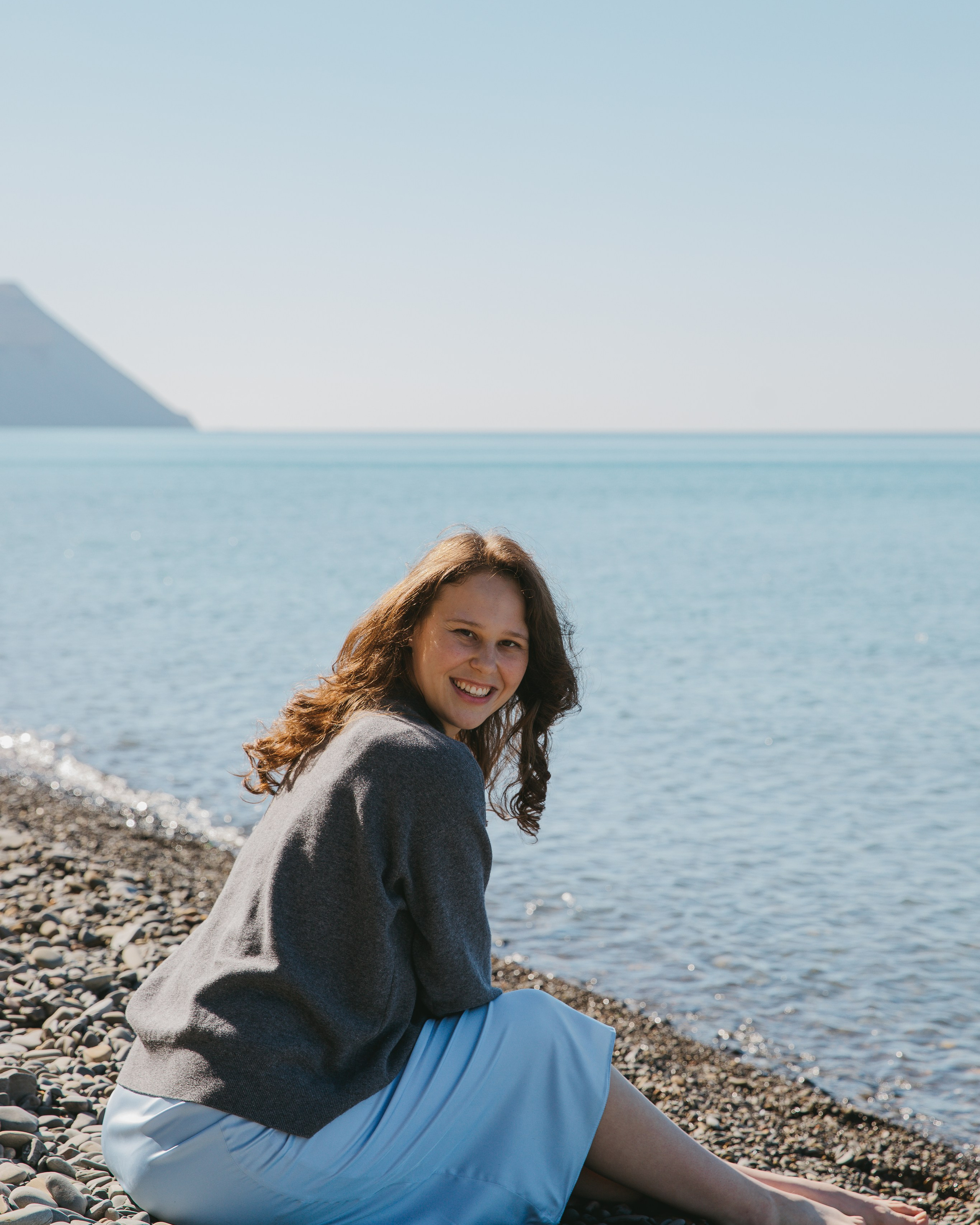 на&nbsp;галечном пляже