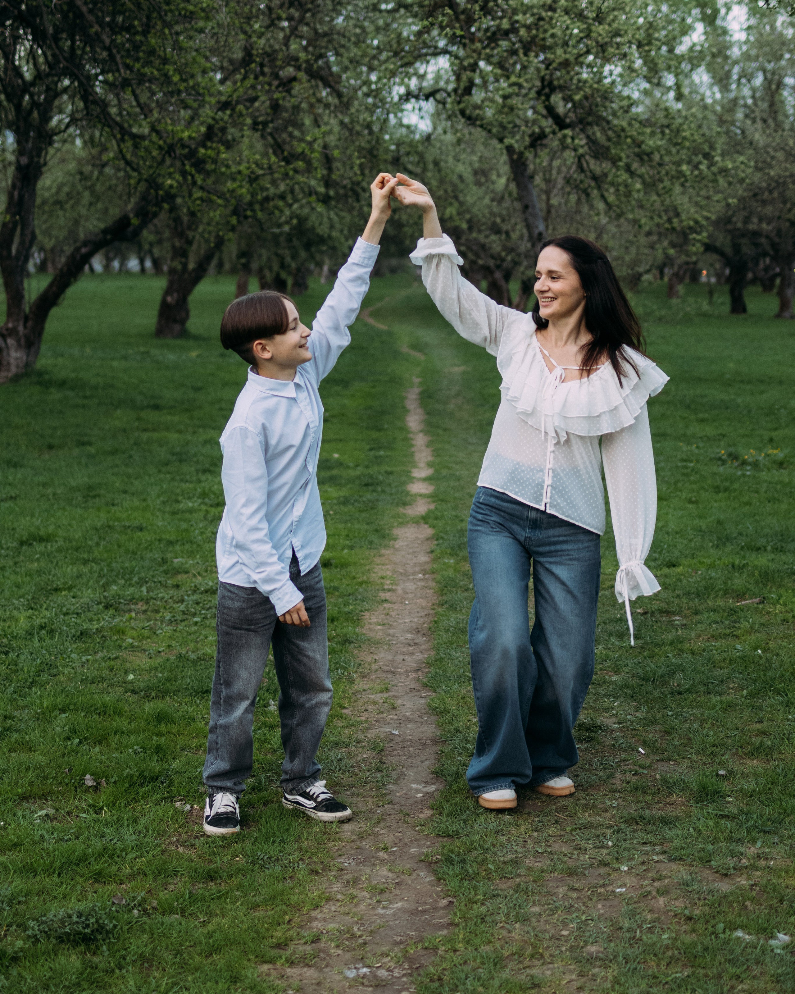 Прогулка Анны и Вовы