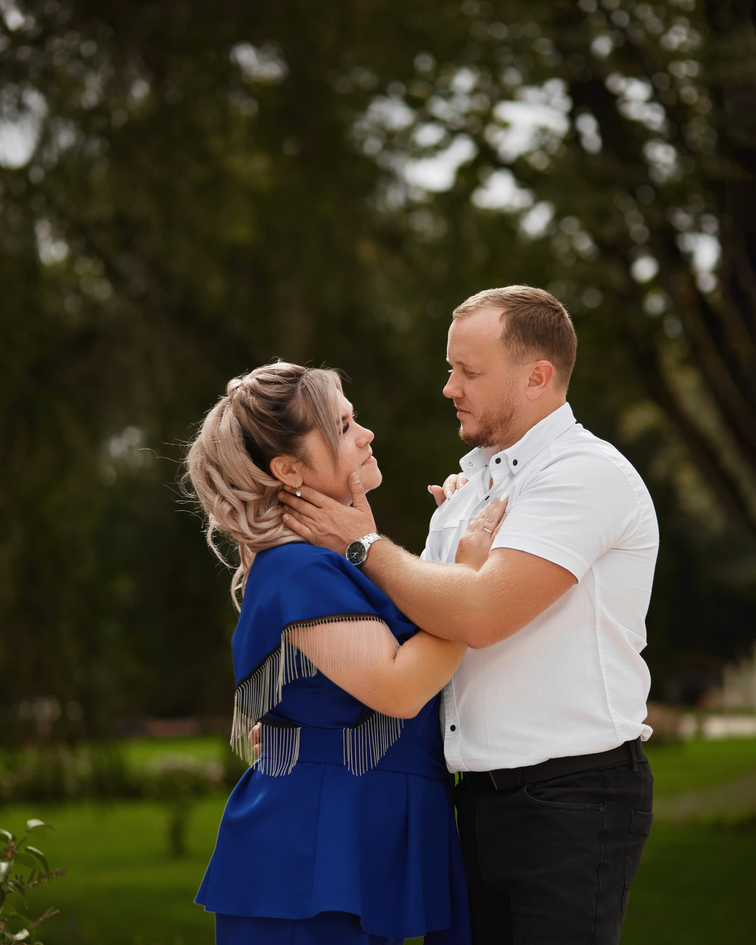 Лена и Максим в кругу близких