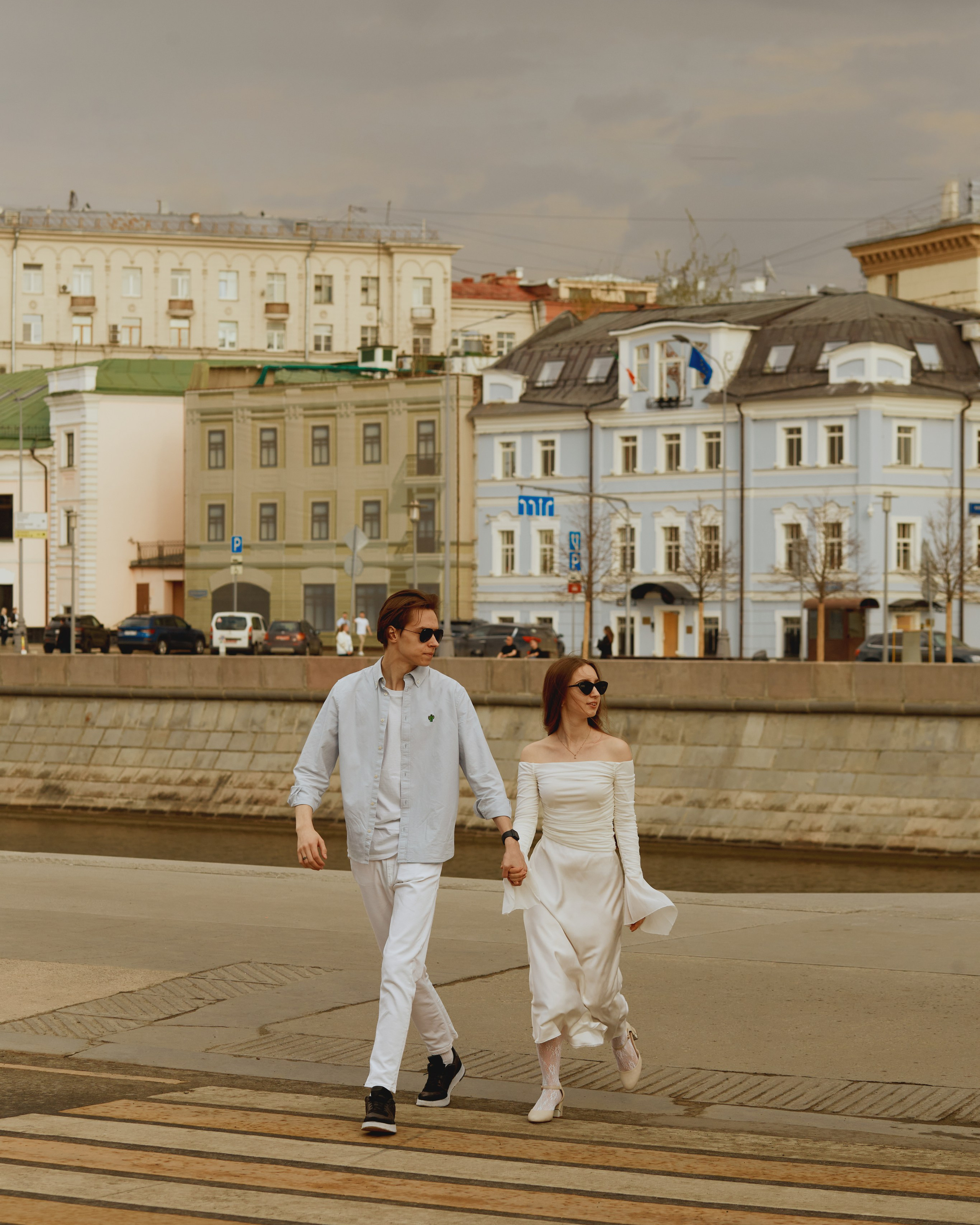 Прогулка Саши и Ани