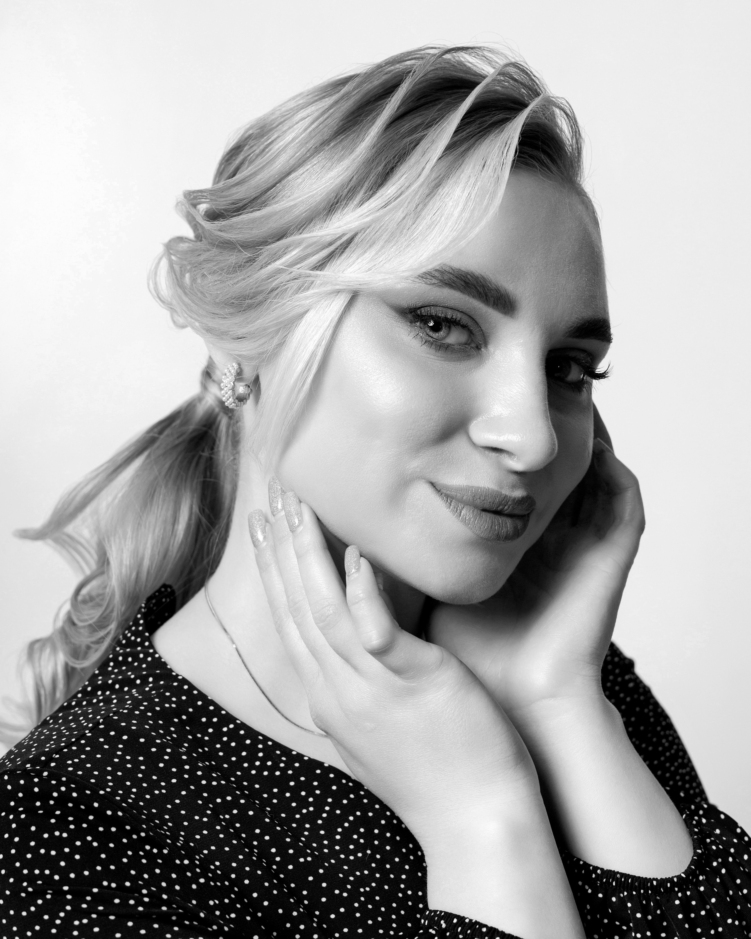 Анастасия (Чёрно-белое)