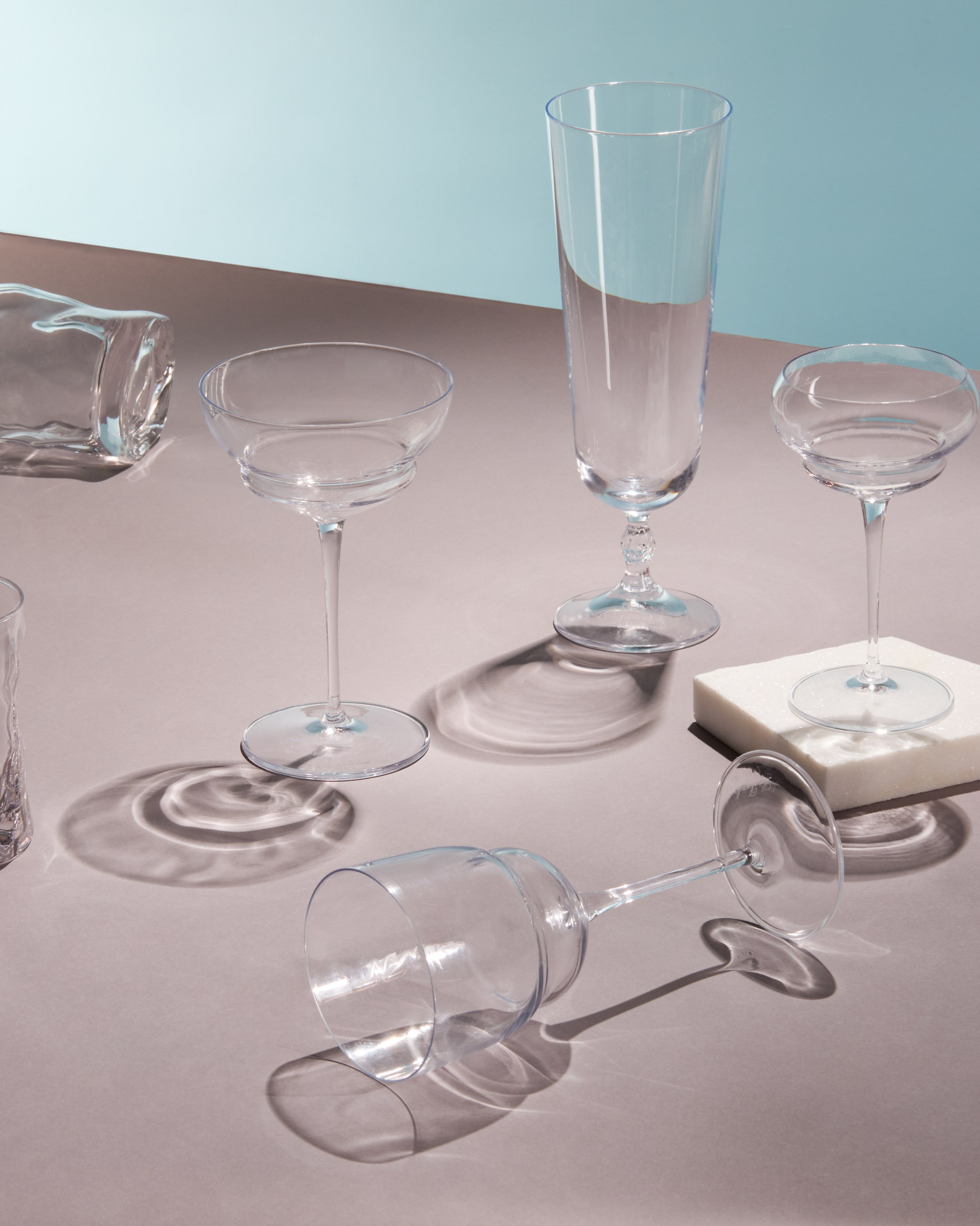 Стеклянные бокалы