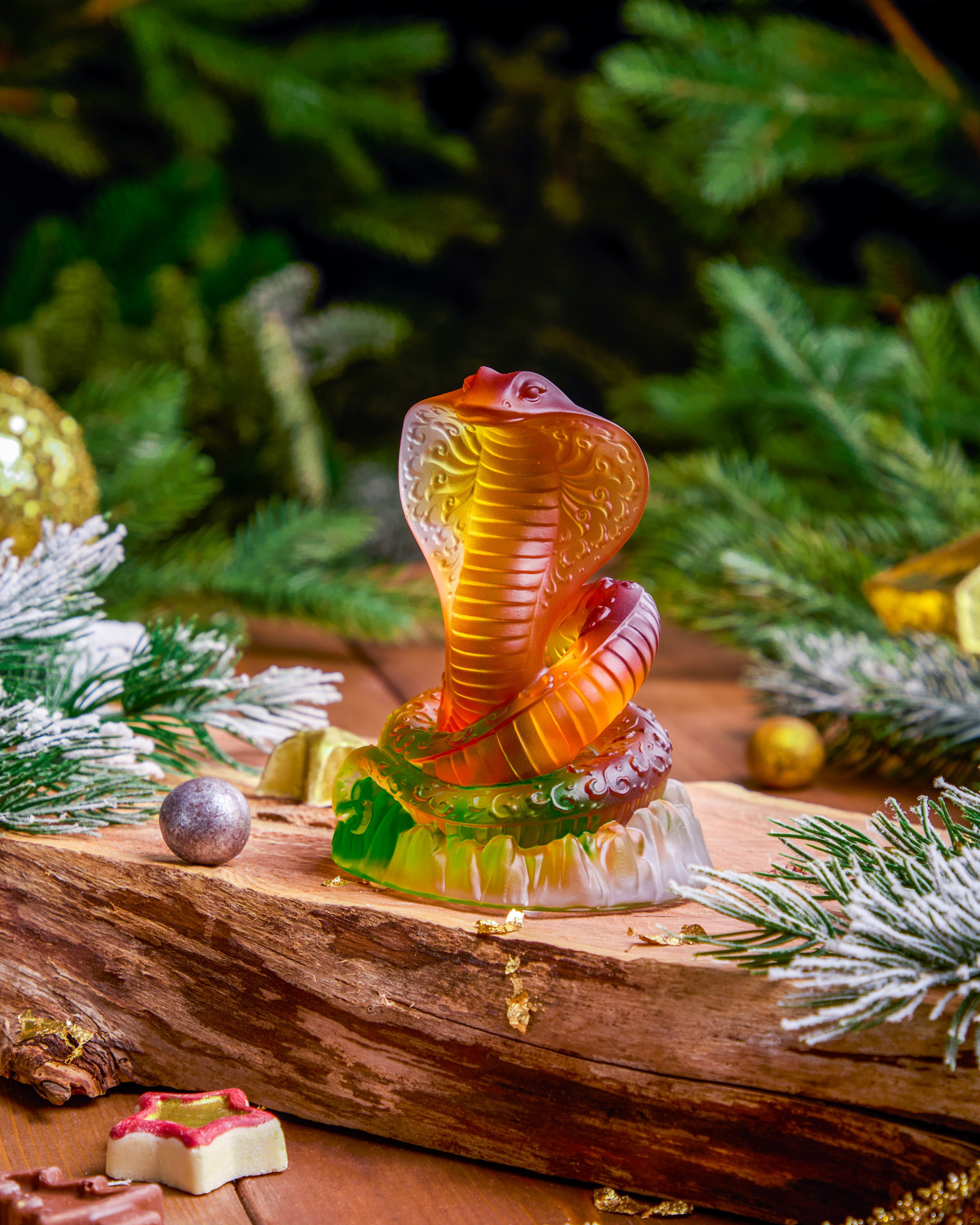 Ёлочные игрушки и&nbsp;фигурки