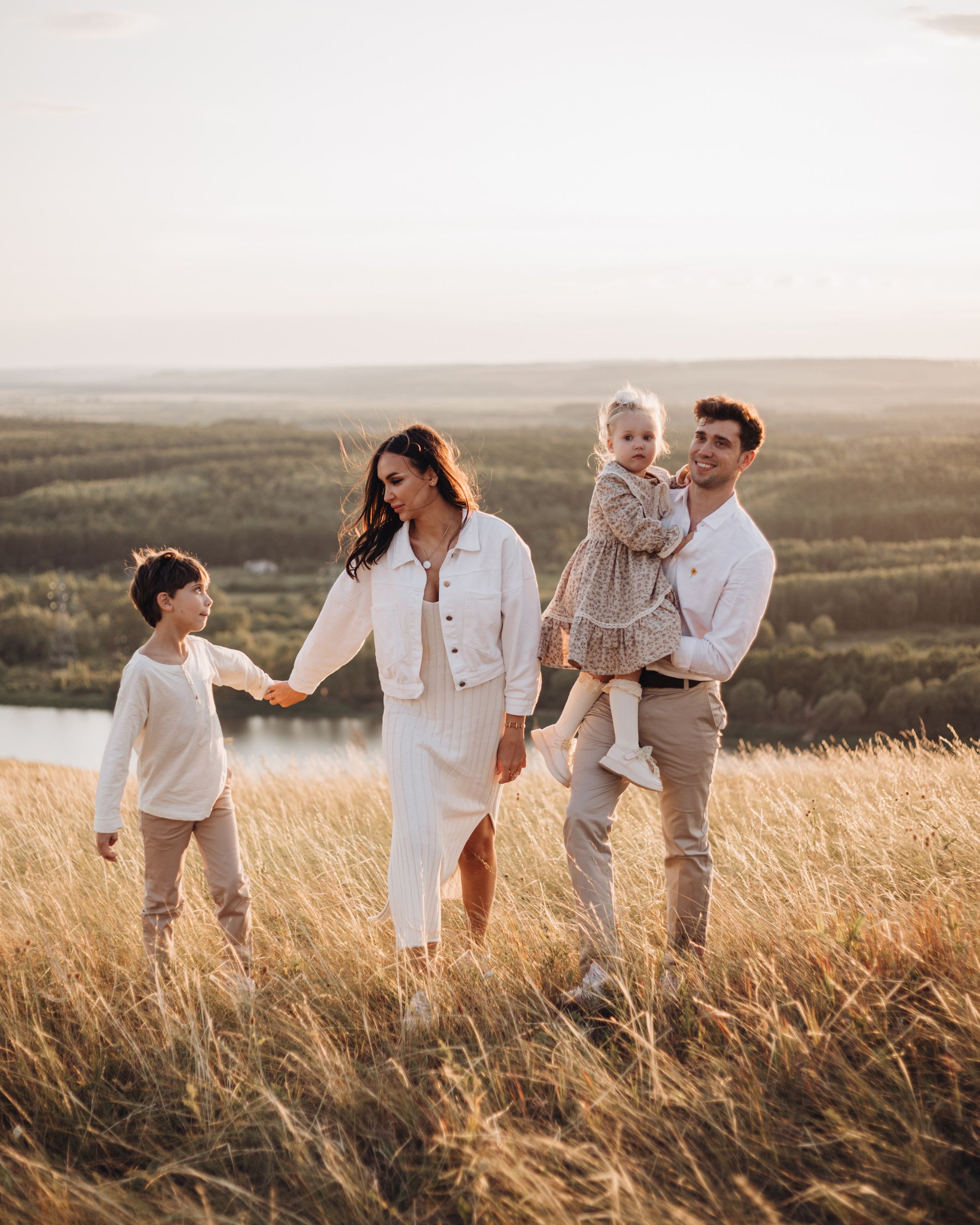 Папа, мама, Елисей и&nbsp;Ева