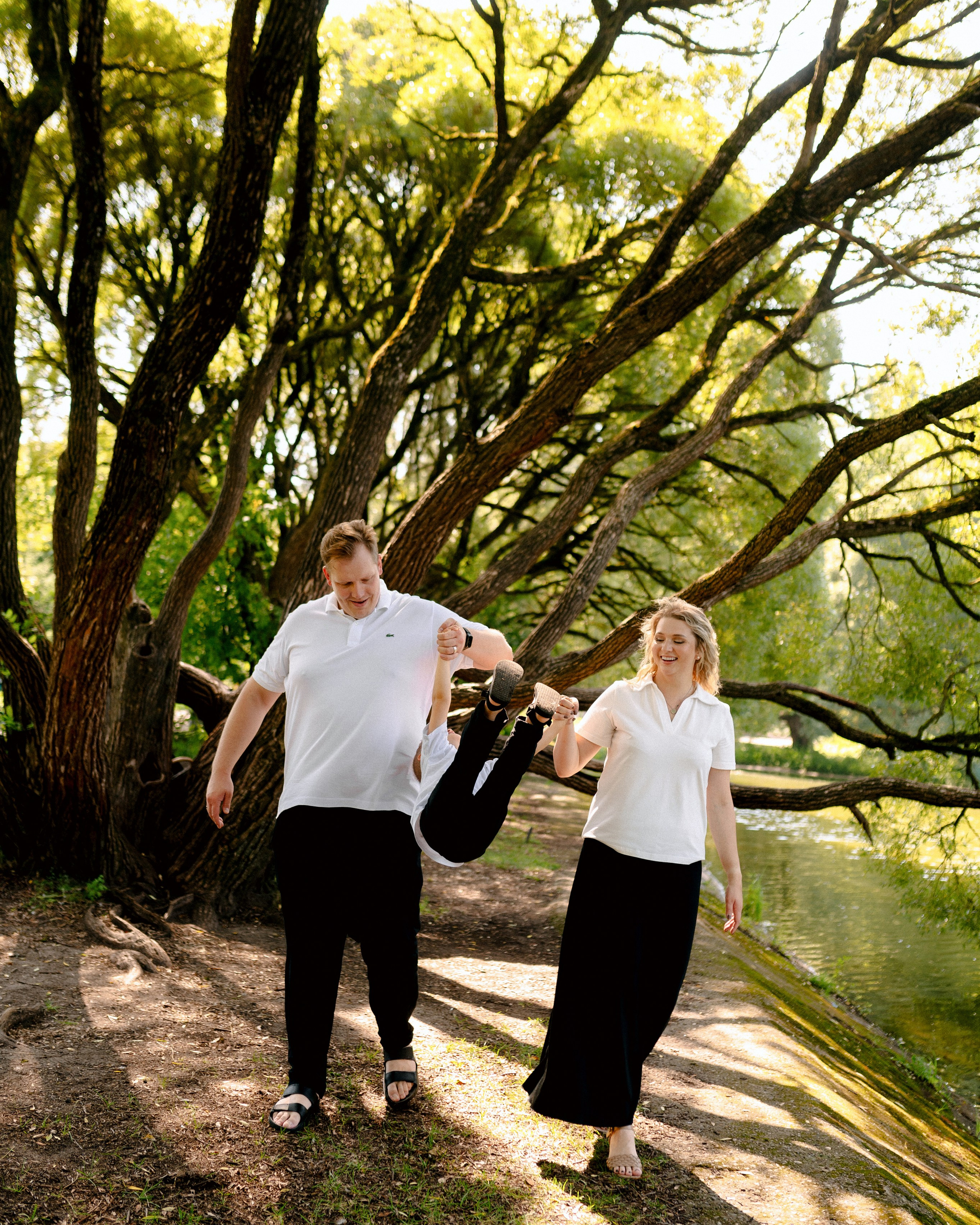 НА ДЕРЕВО ЗАЛЕЗУ