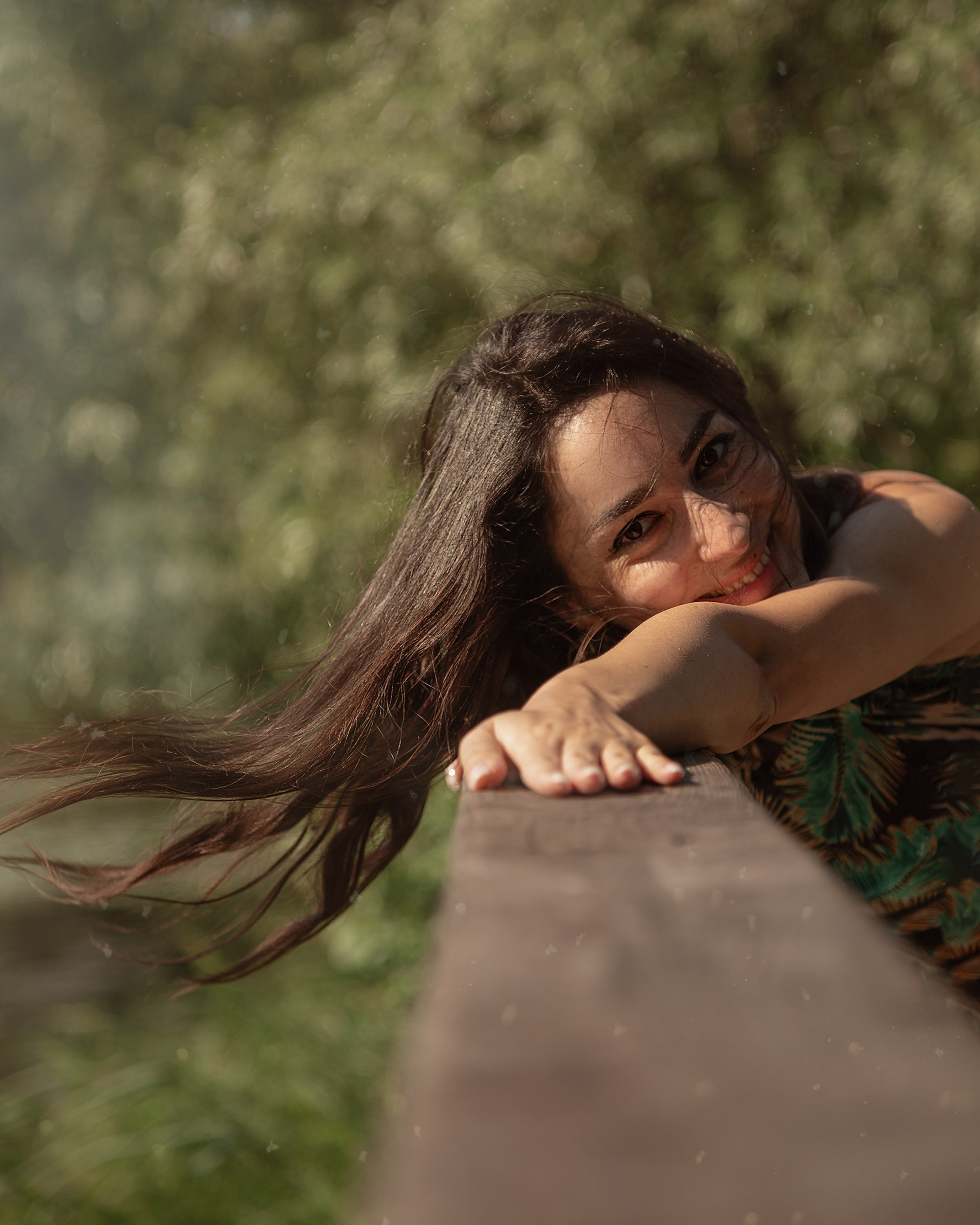 Александра — в лесу