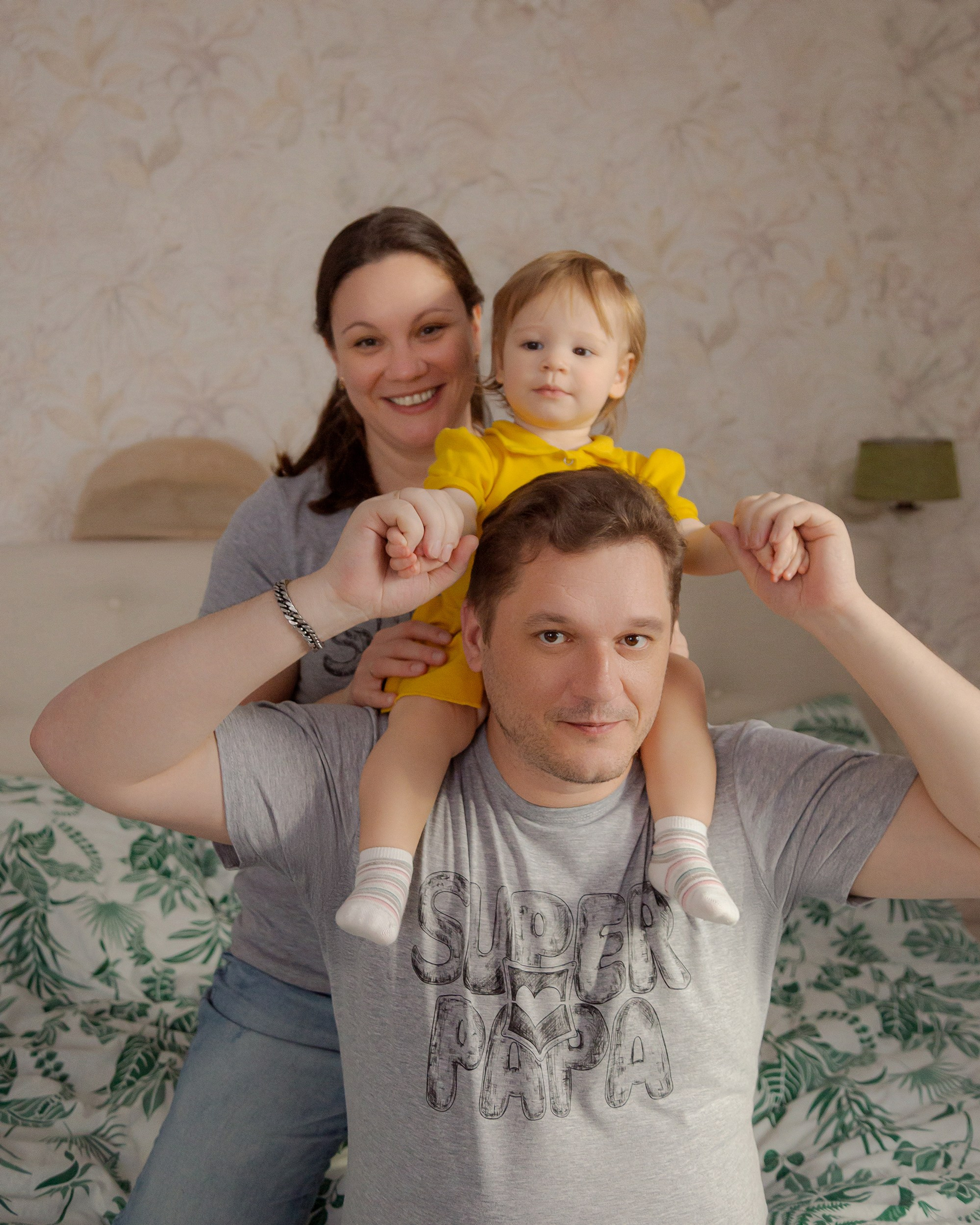 Майя, Андрей и Анюта (дома)