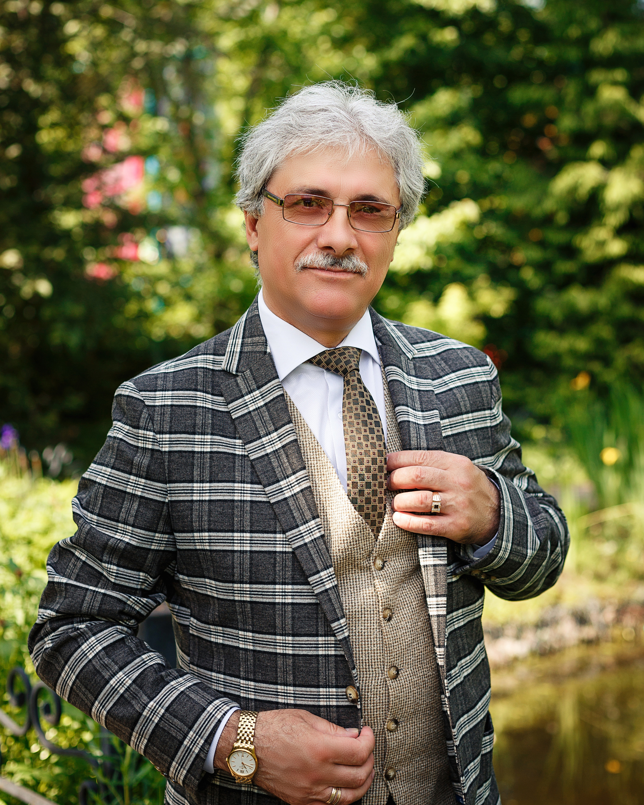 Петр профессиональный певец