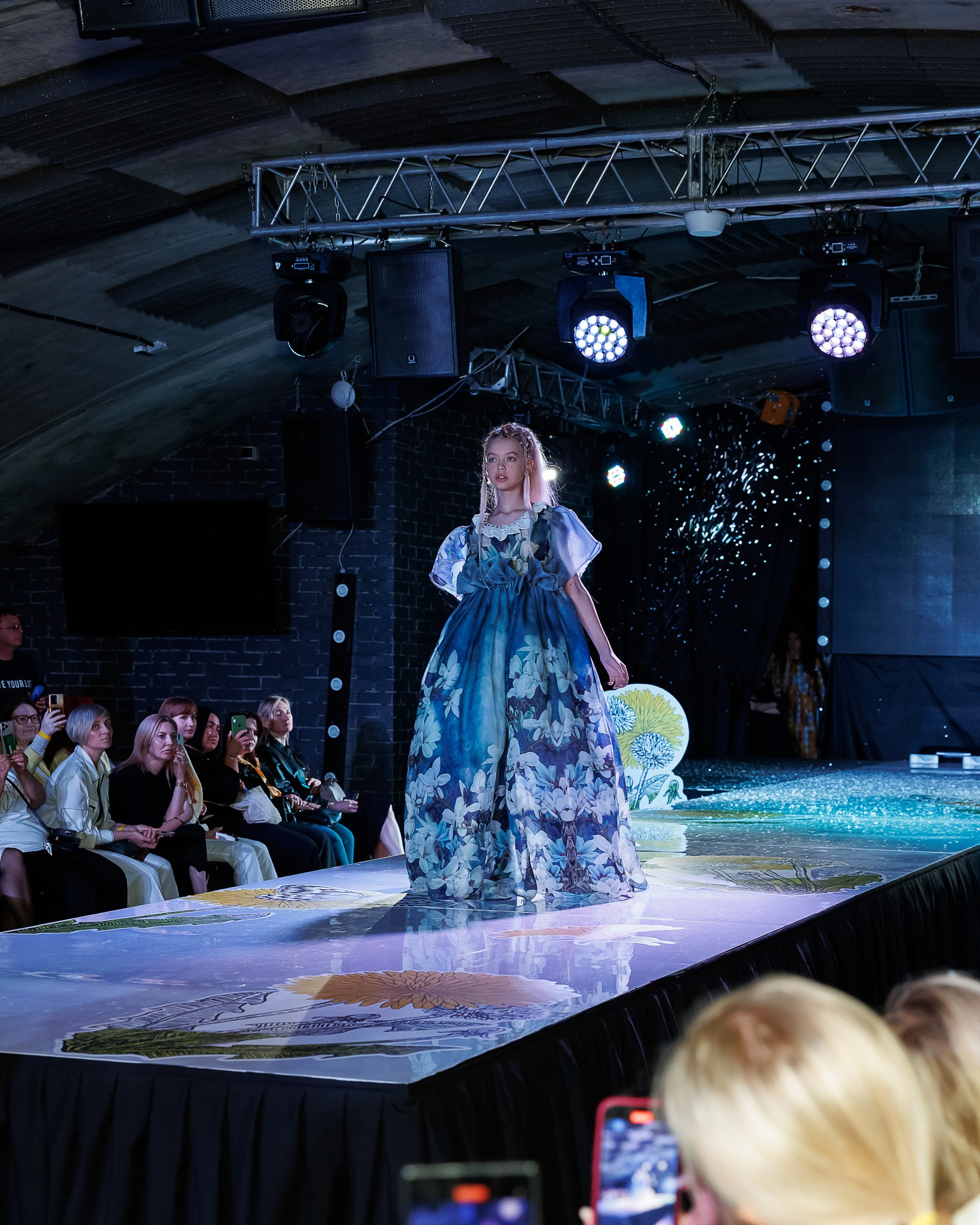 Показ Надежды Шибиной от журнала «Жираf»