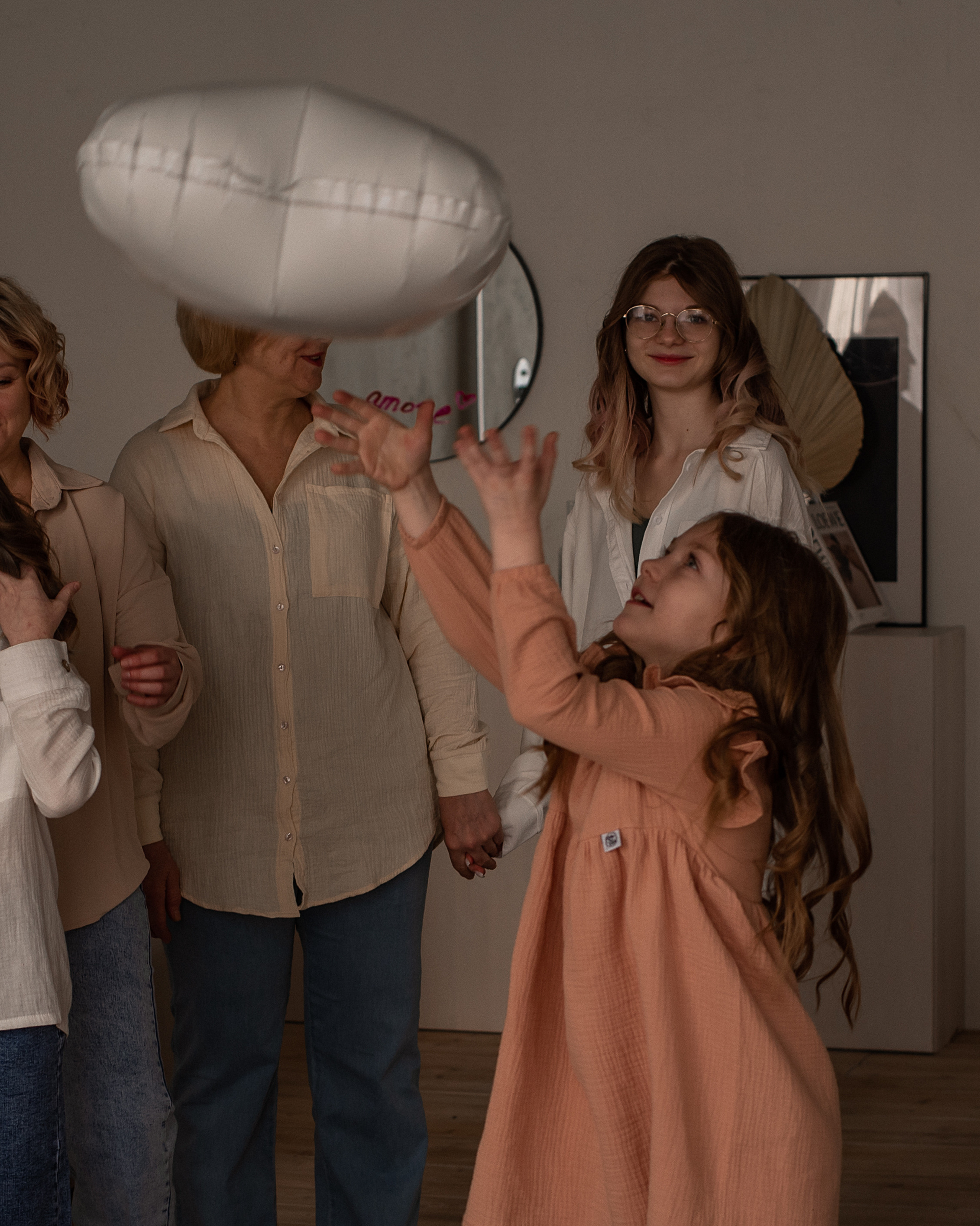 Мама, дочки и бабушка