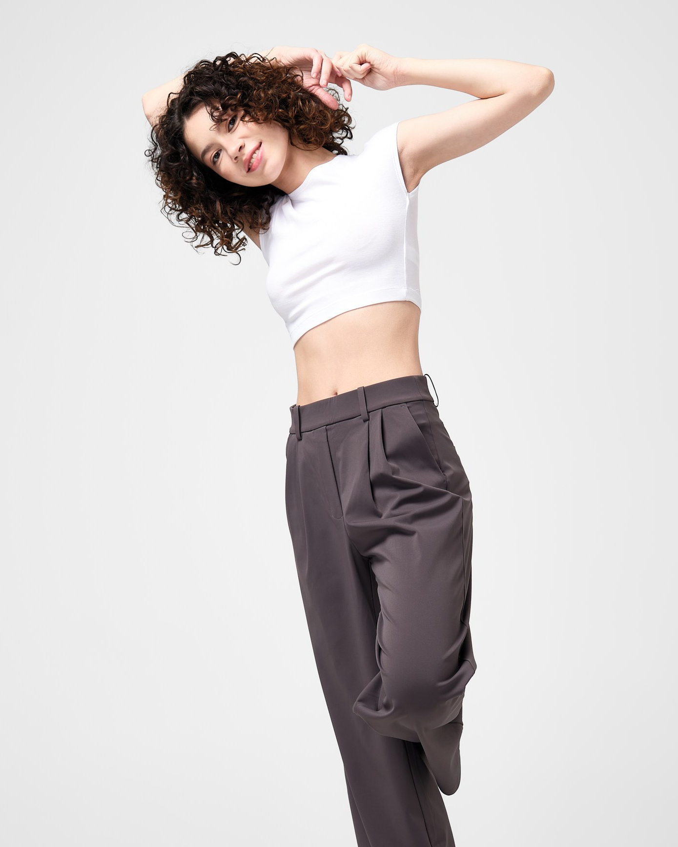 Модельная съёмка для лукбука бренда TOMYRIS — пример каталожной фотографии одежды.