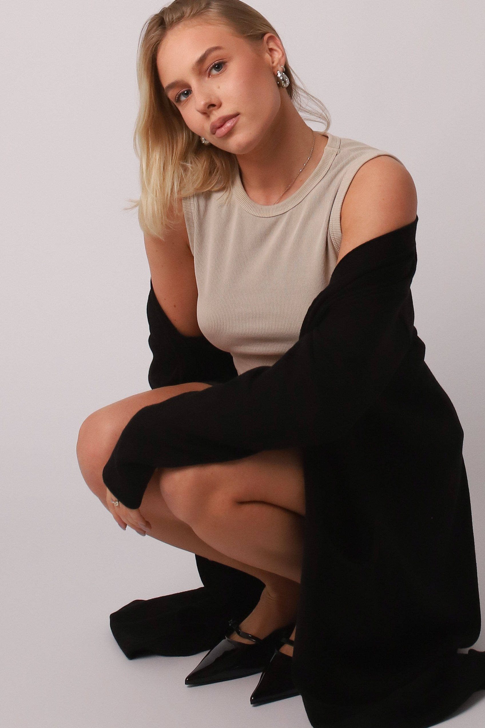 Белый фон в Автопортретной. Автопортретная Самара