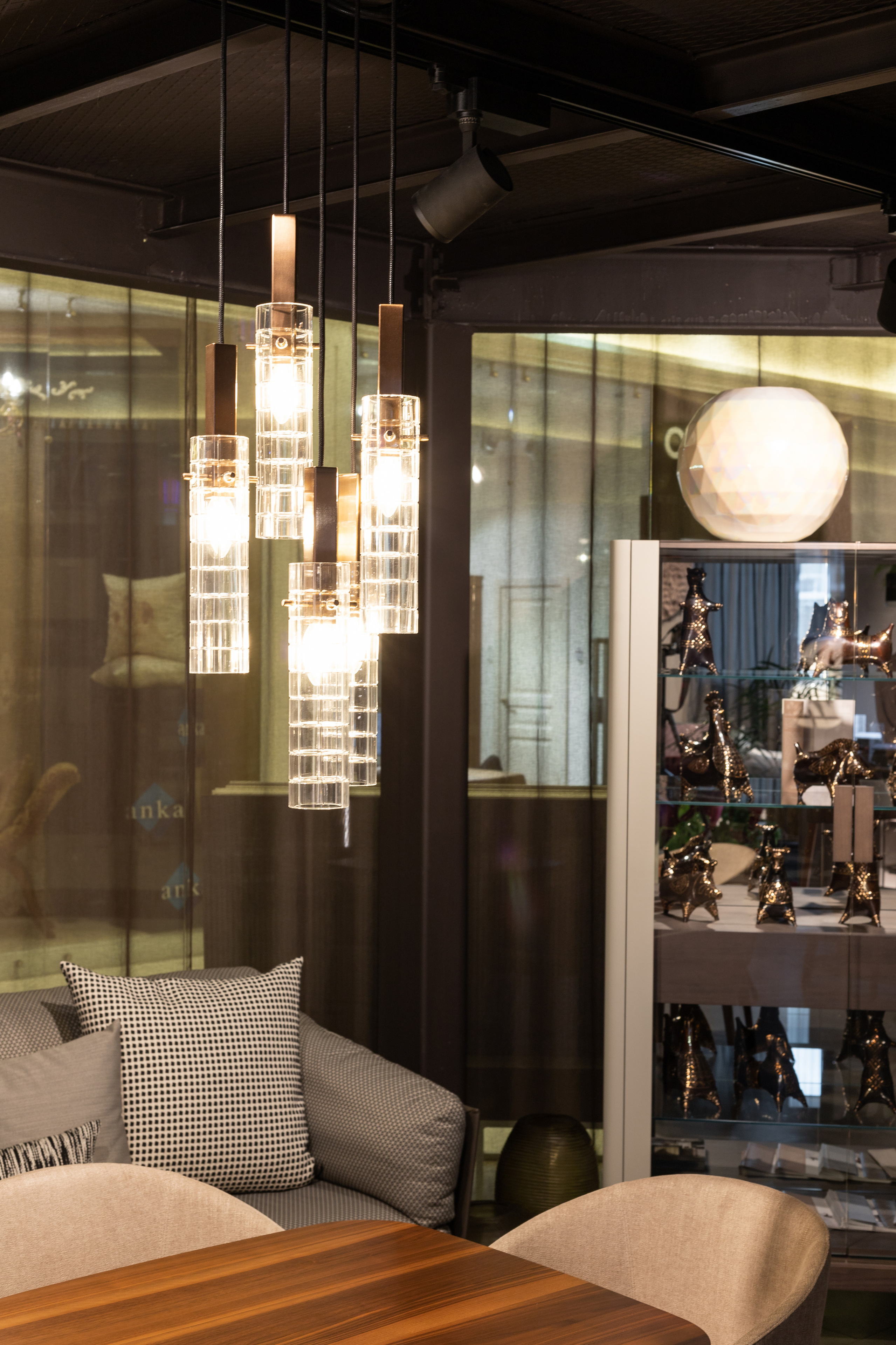 Icon showroom. Elizarova Design Studio