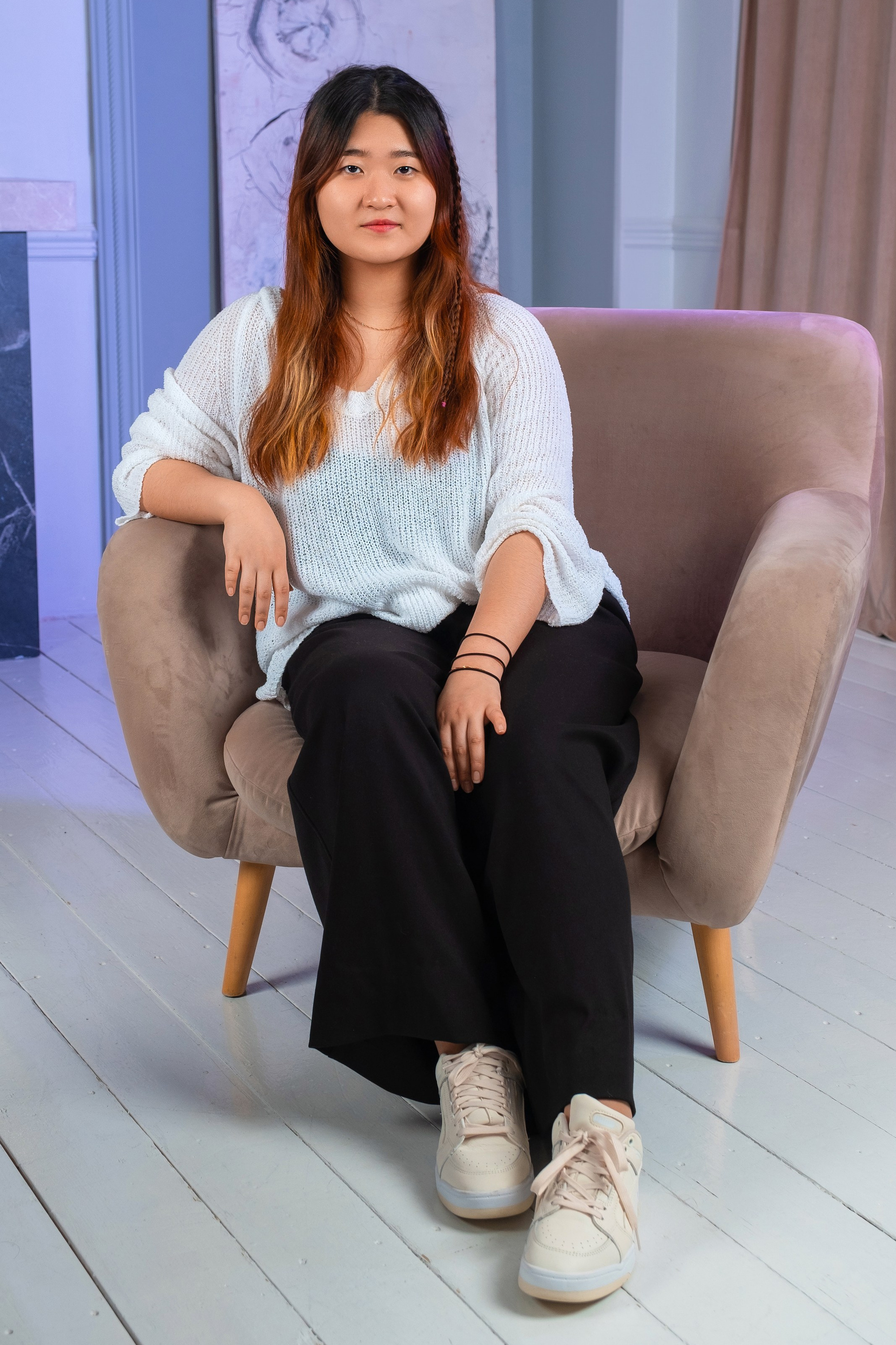 Фотосессия 11ых классов в студии «Daily Studio». Фотограф и видеограф Софья Бурляева в Санкт-Петербурге