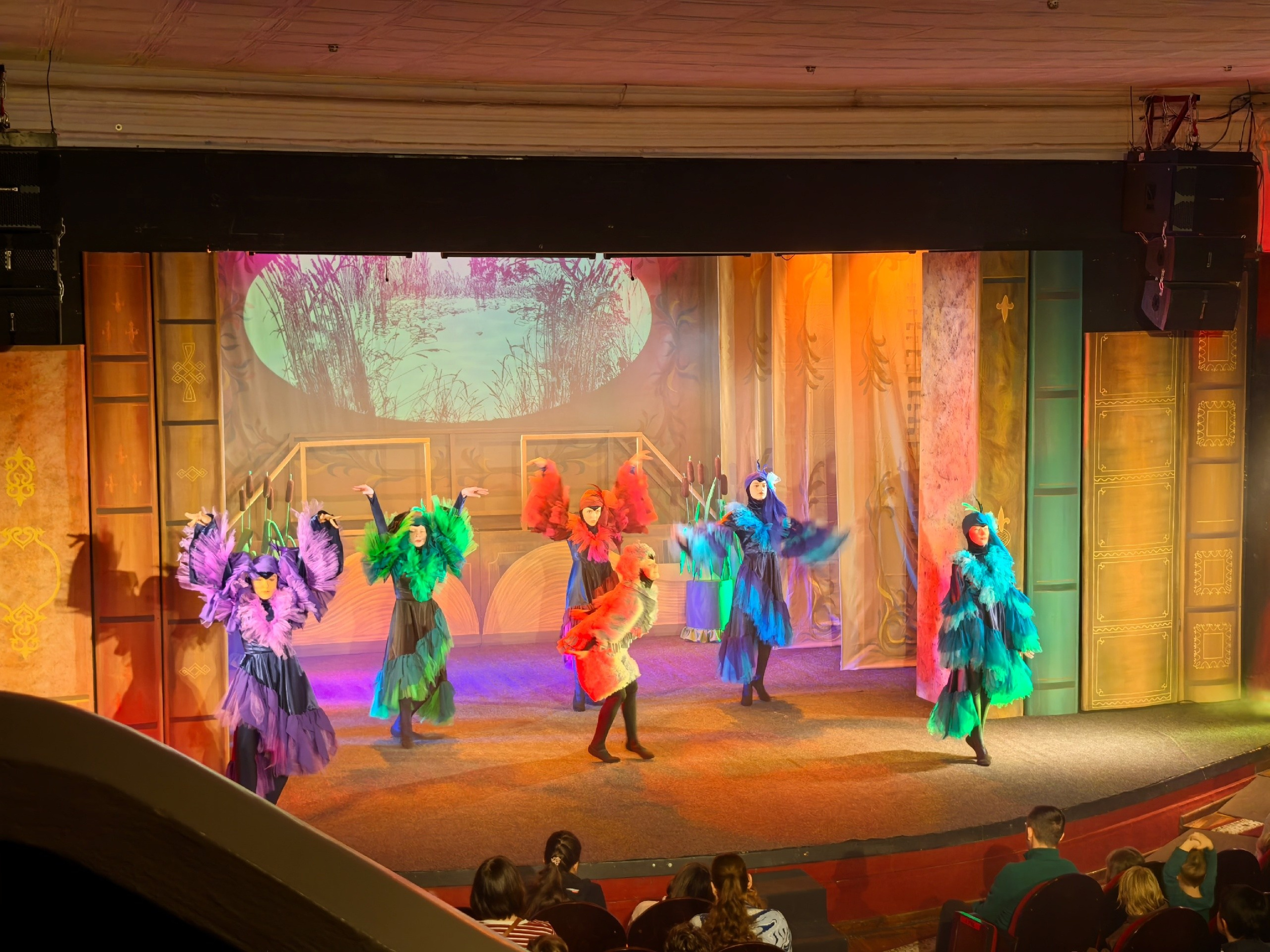 Воспитанники нашего центра ходили в ТЮЗ. АНО «Центра социальных проектов «Путь в большой мир»