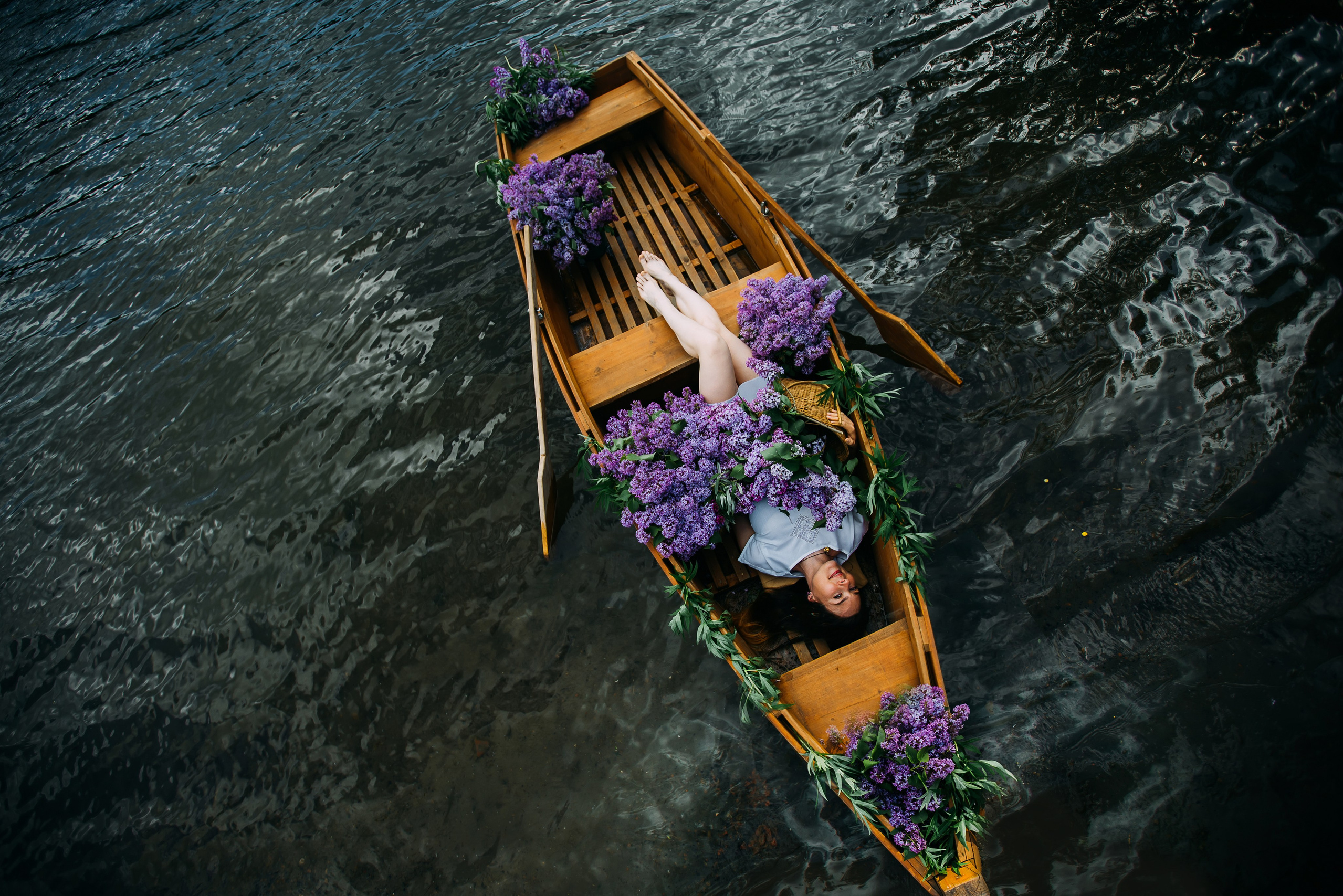 Лодка с Сиренью. Фотографы Харины Иван и Светлана Красноярск