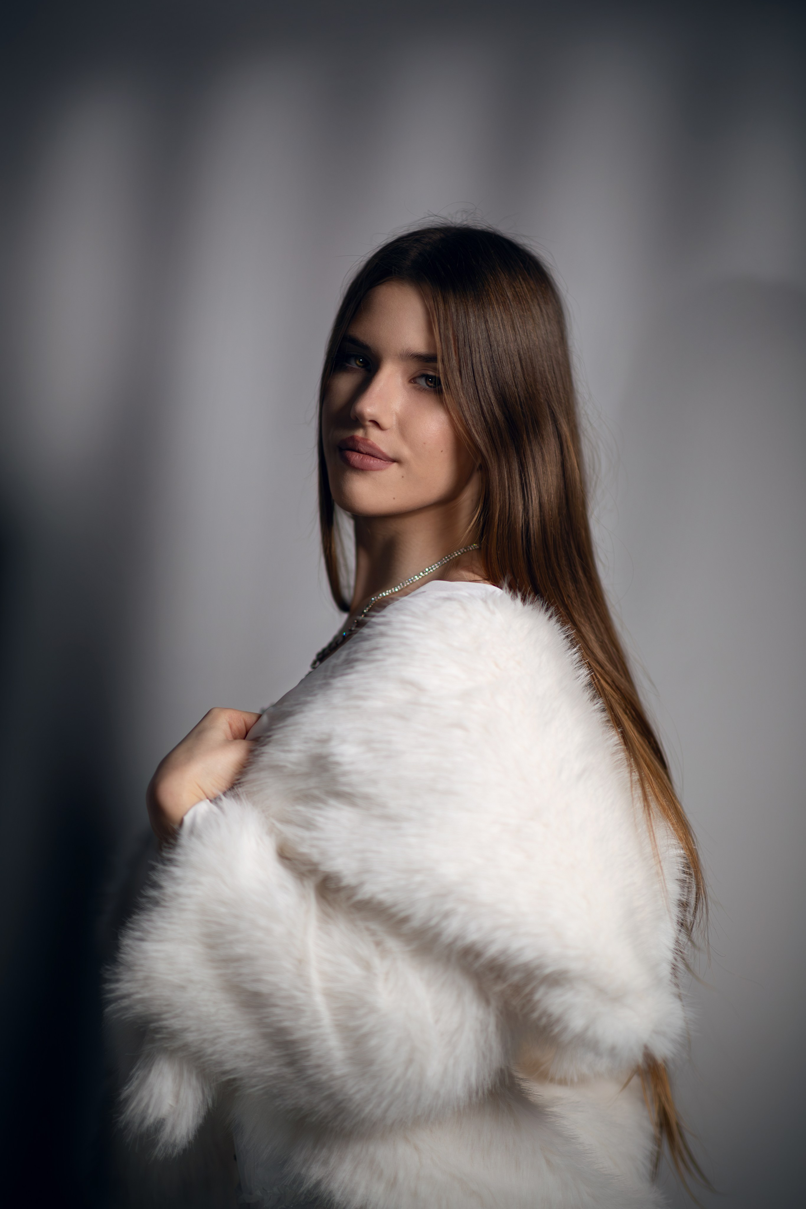 Потрет фотостудия в шубе