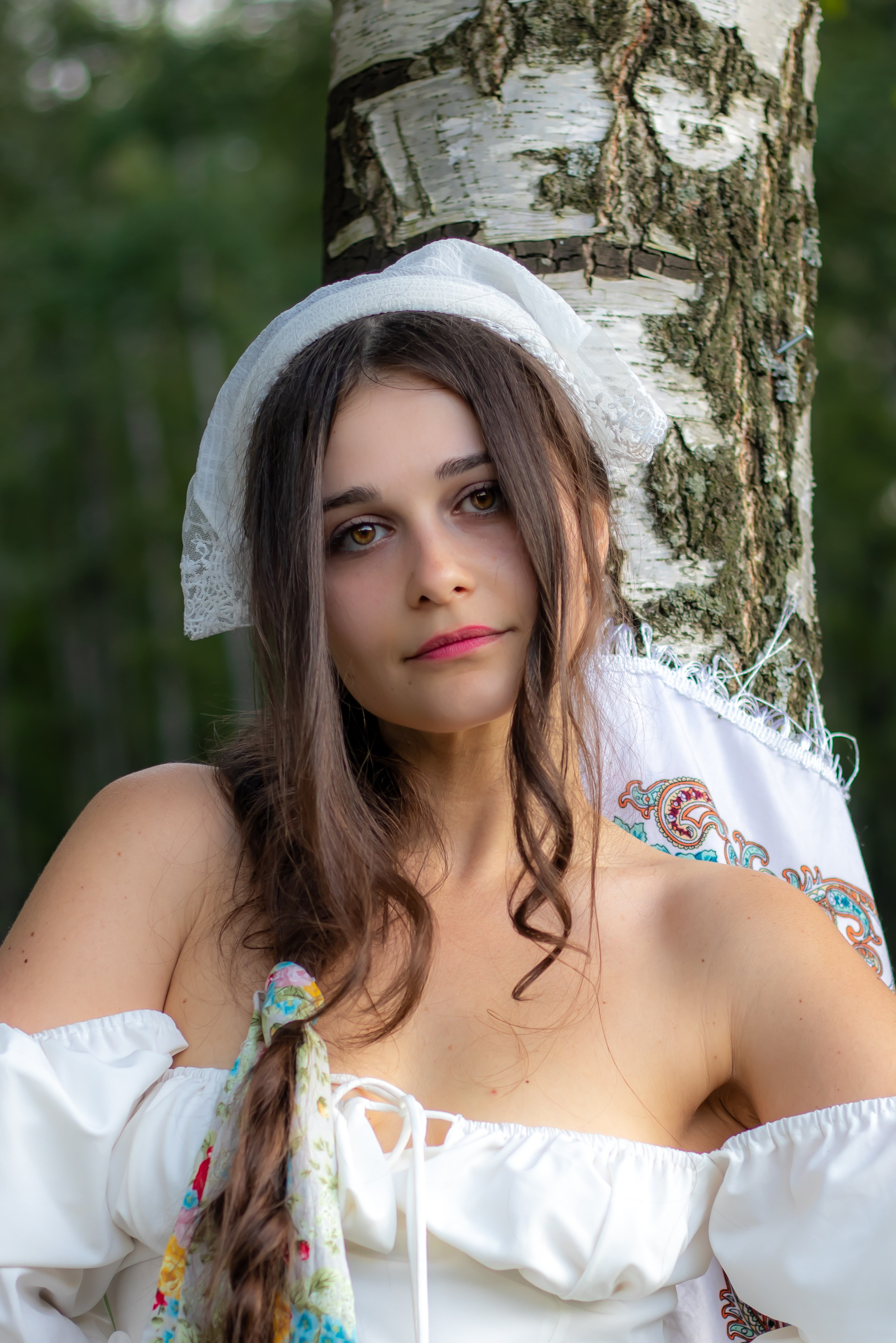 Романтичный женский портрет в лесу, естественный свет, фотограф Карасёва Елена