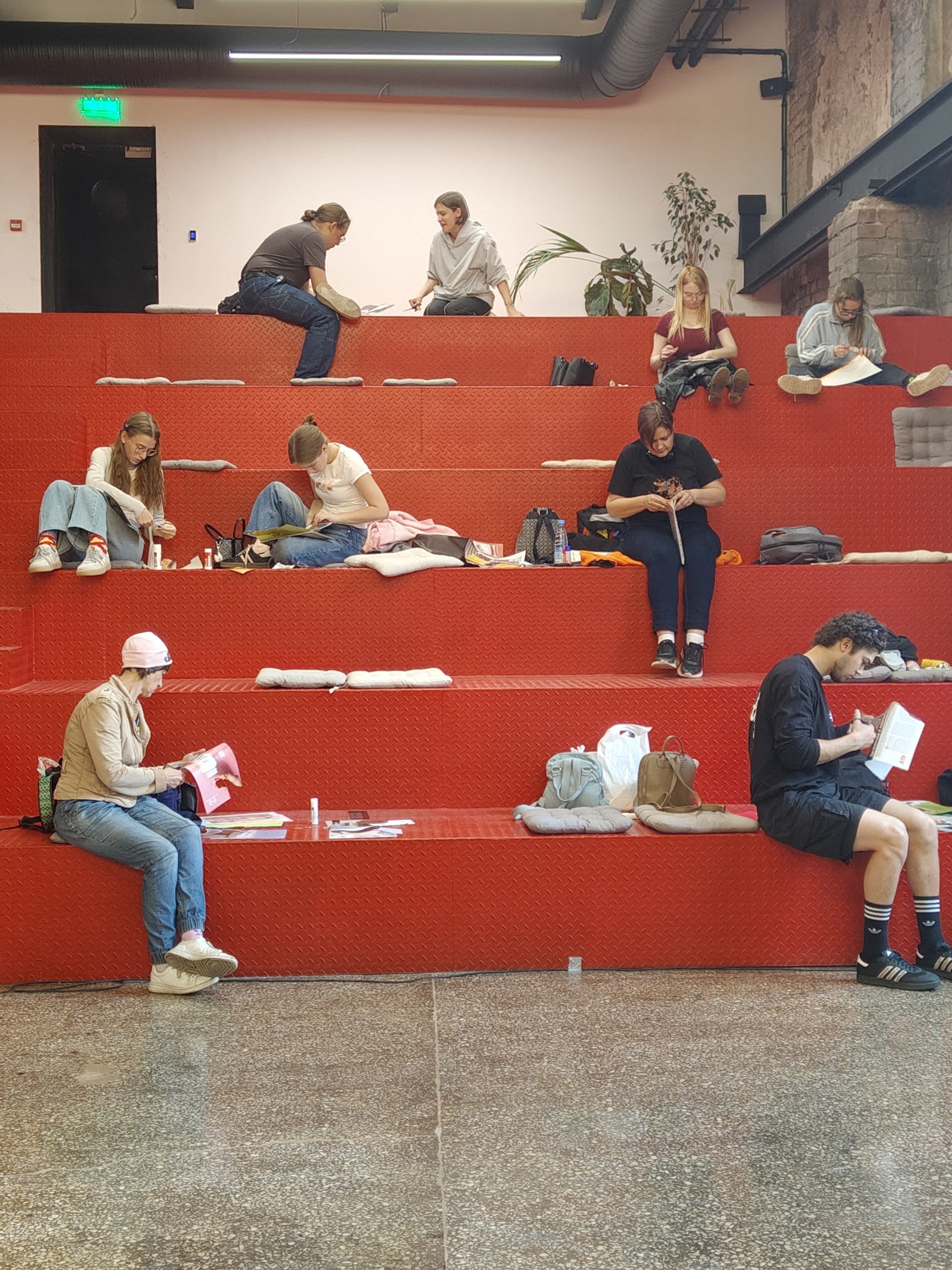 Коллажный клуб «Встречи с собой»: самопознание и творчество. Художник Даля Бучионите