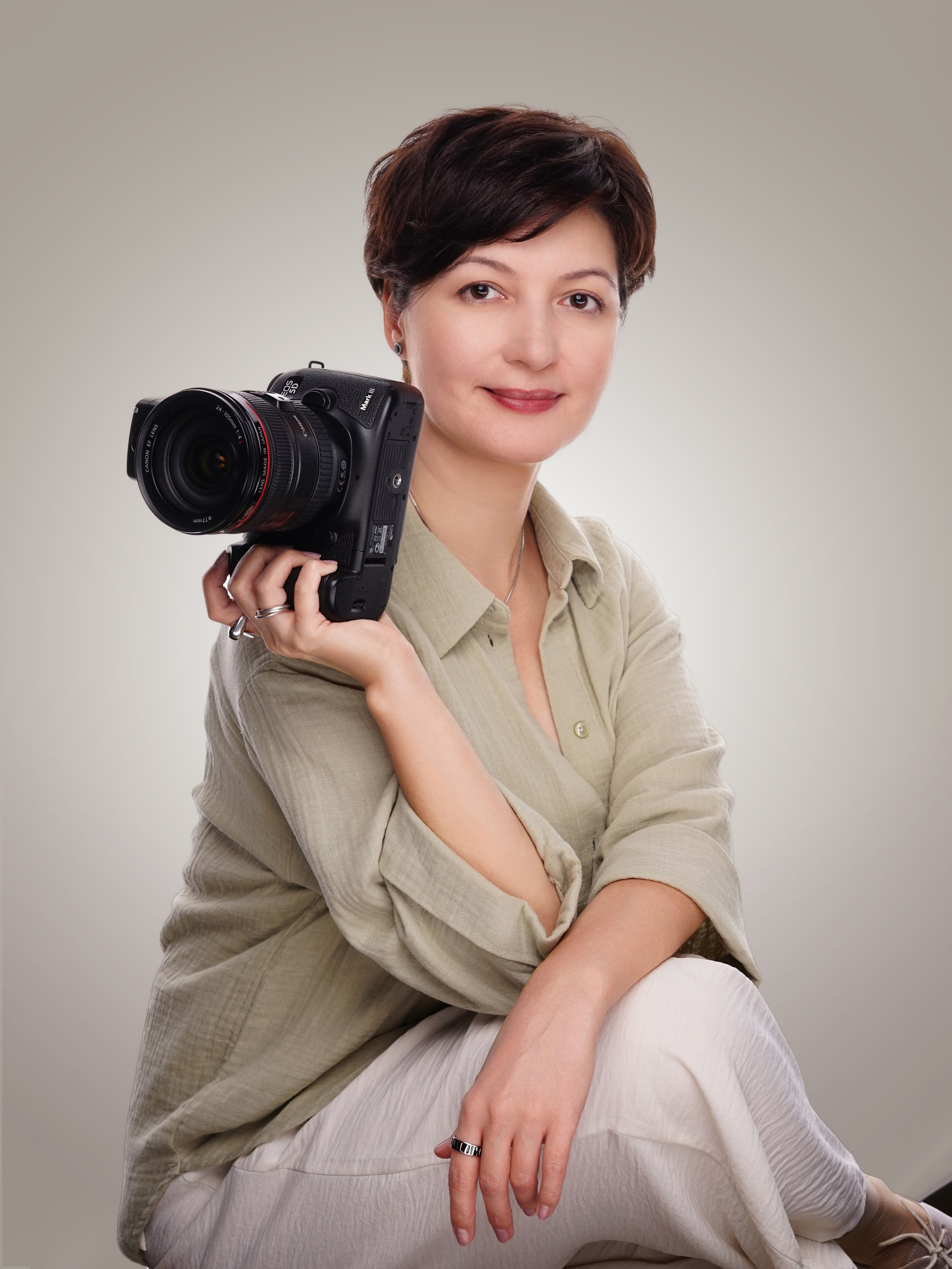 Контакты. Динара Манурова. Предметный фотограф в Москве