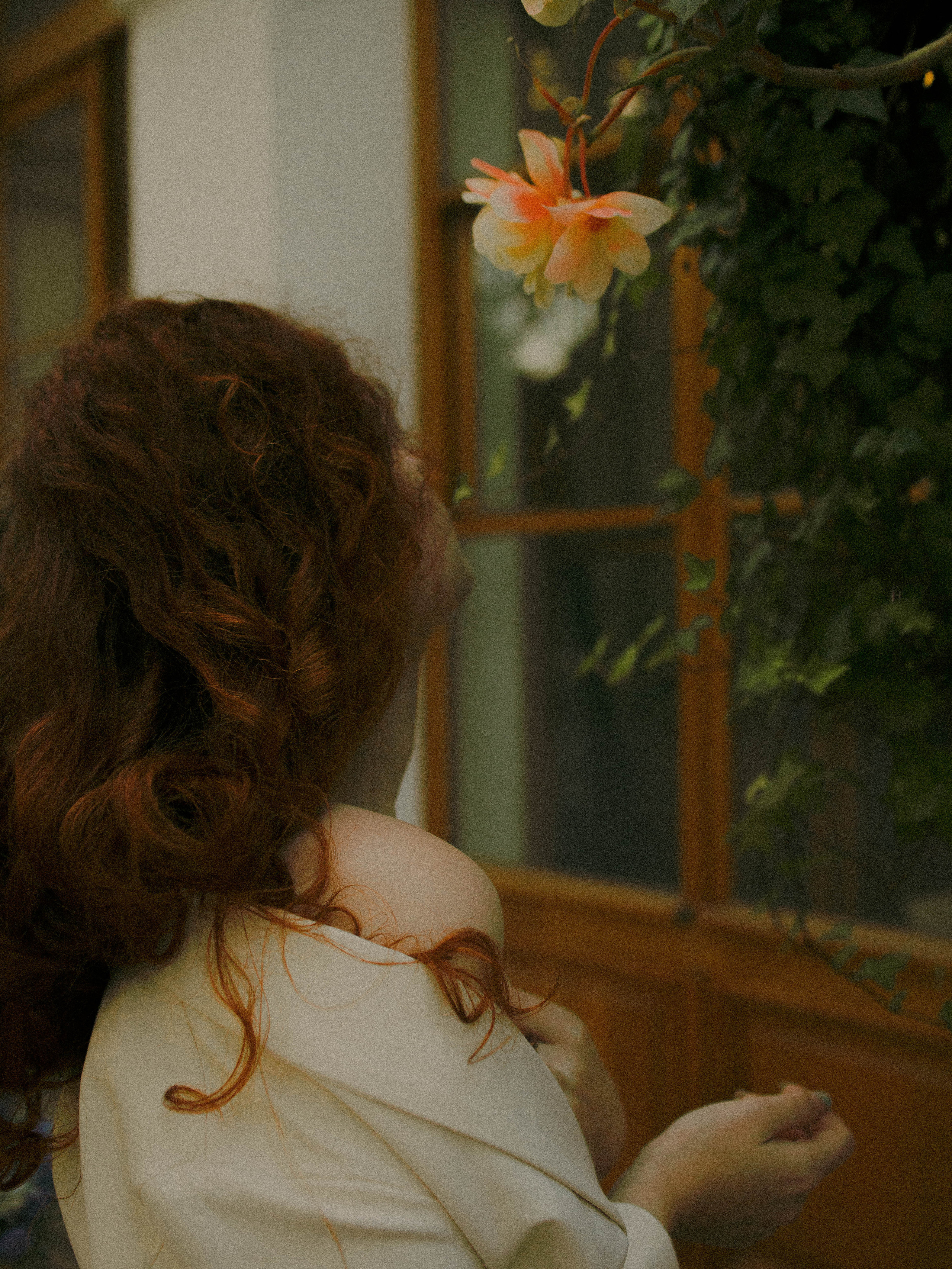 Контакты. Твой проводник в мир ушедших эпох, романтики и женственности