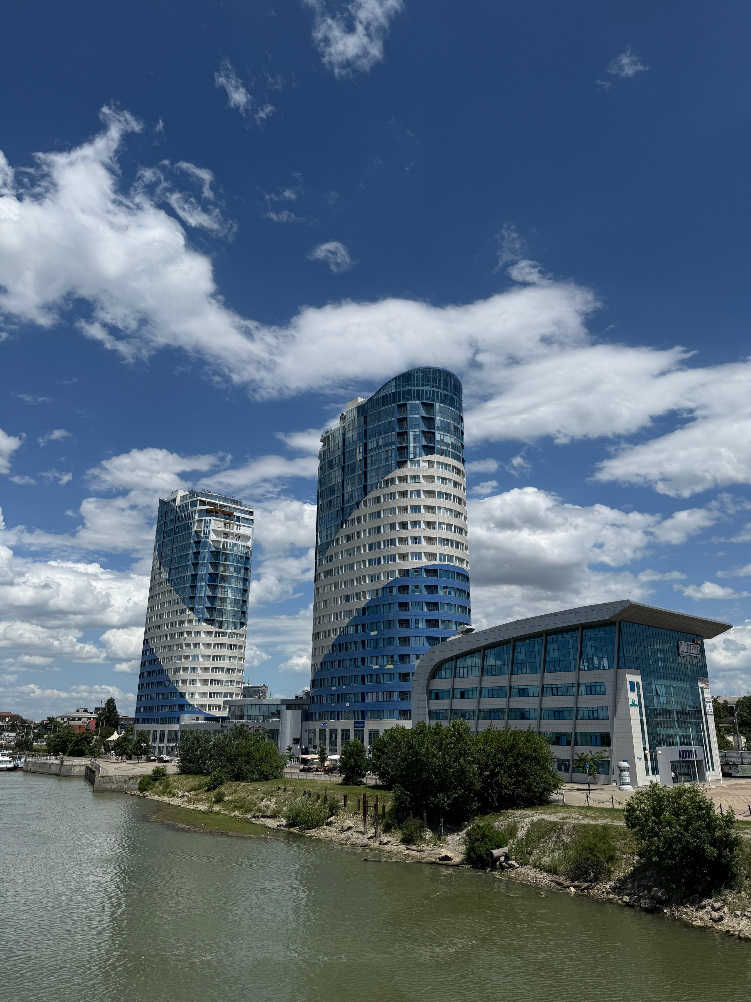 Фотосессия на Мосту поцелуев в Краснодаре — романтичная атмосфера