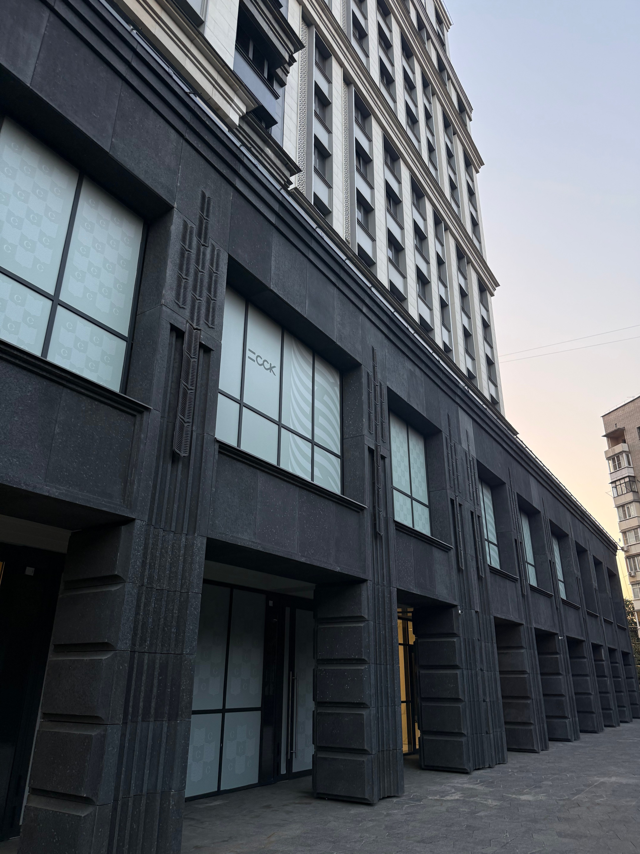 Современная локация для фотосессий — ЖК «Сердце» в Краснодаре