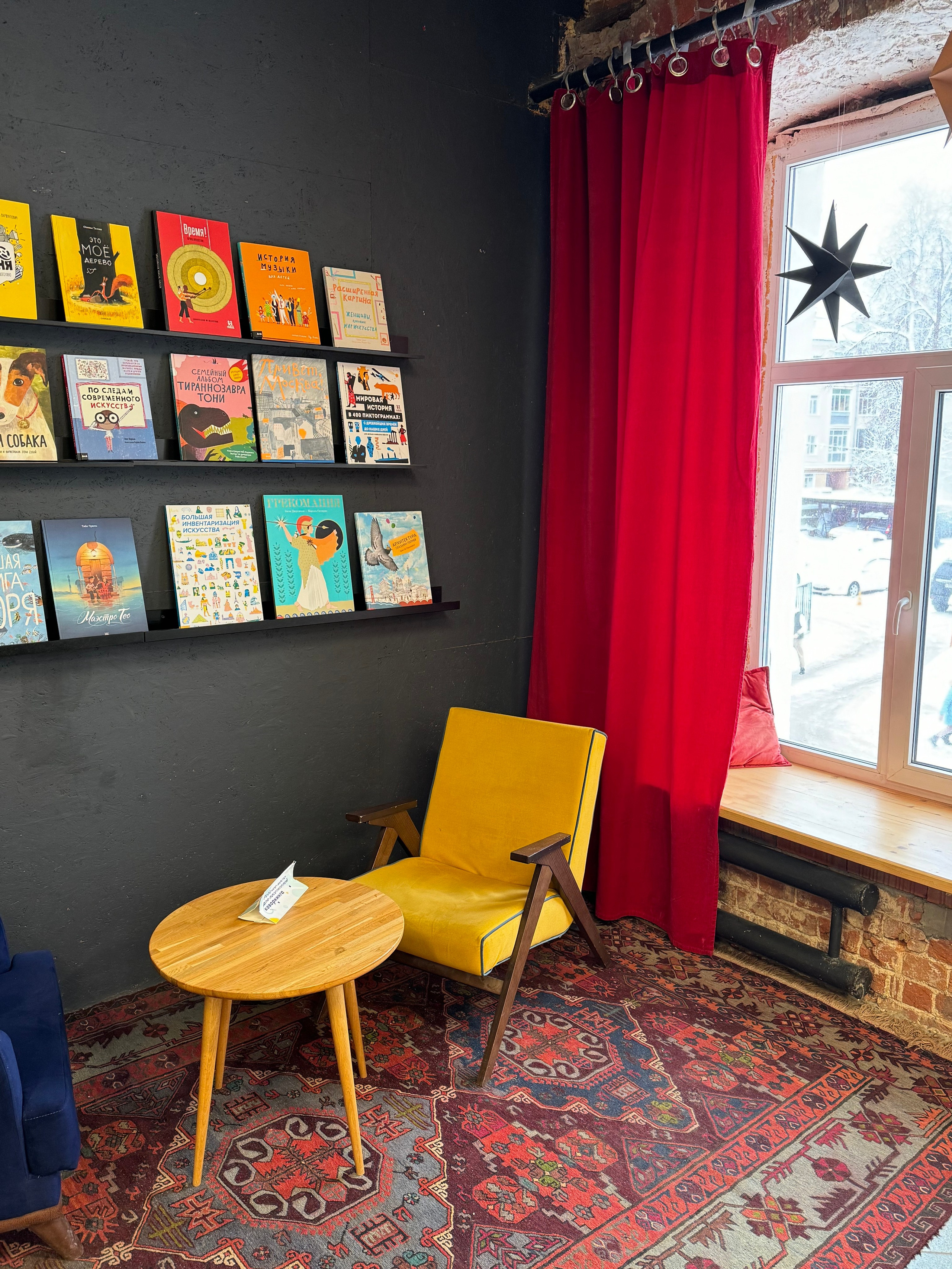 Трикотажка Place: арт-пространство в Сергиевом Посаде. Проект «Фотокладовка»: блог уличной фотографии в формате street photo