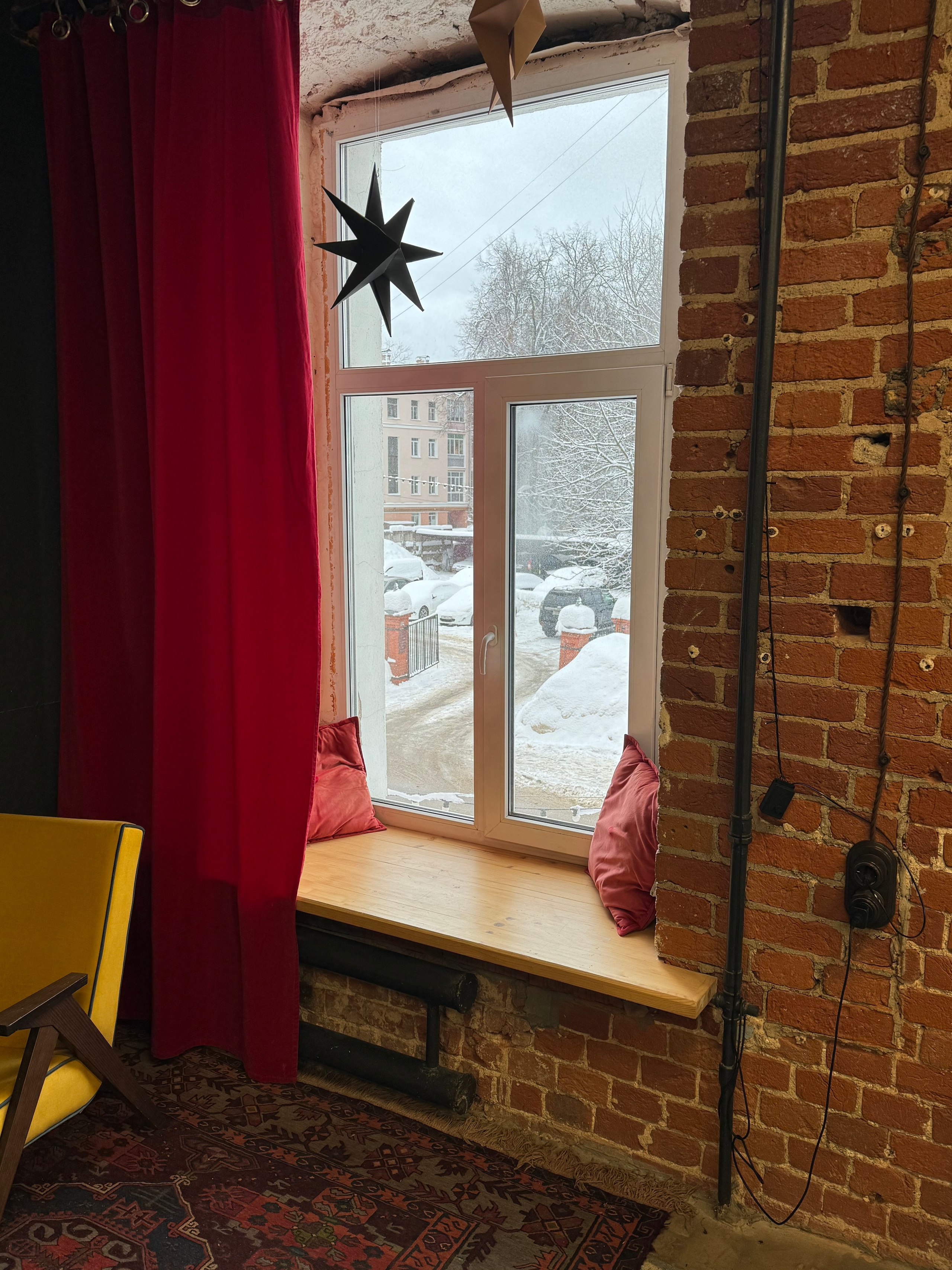 Трикотажка Place: арт-пространство в Сергиевом Посаде. Проект «Фотокладовка»: блог уличной фотографии в формате street photo