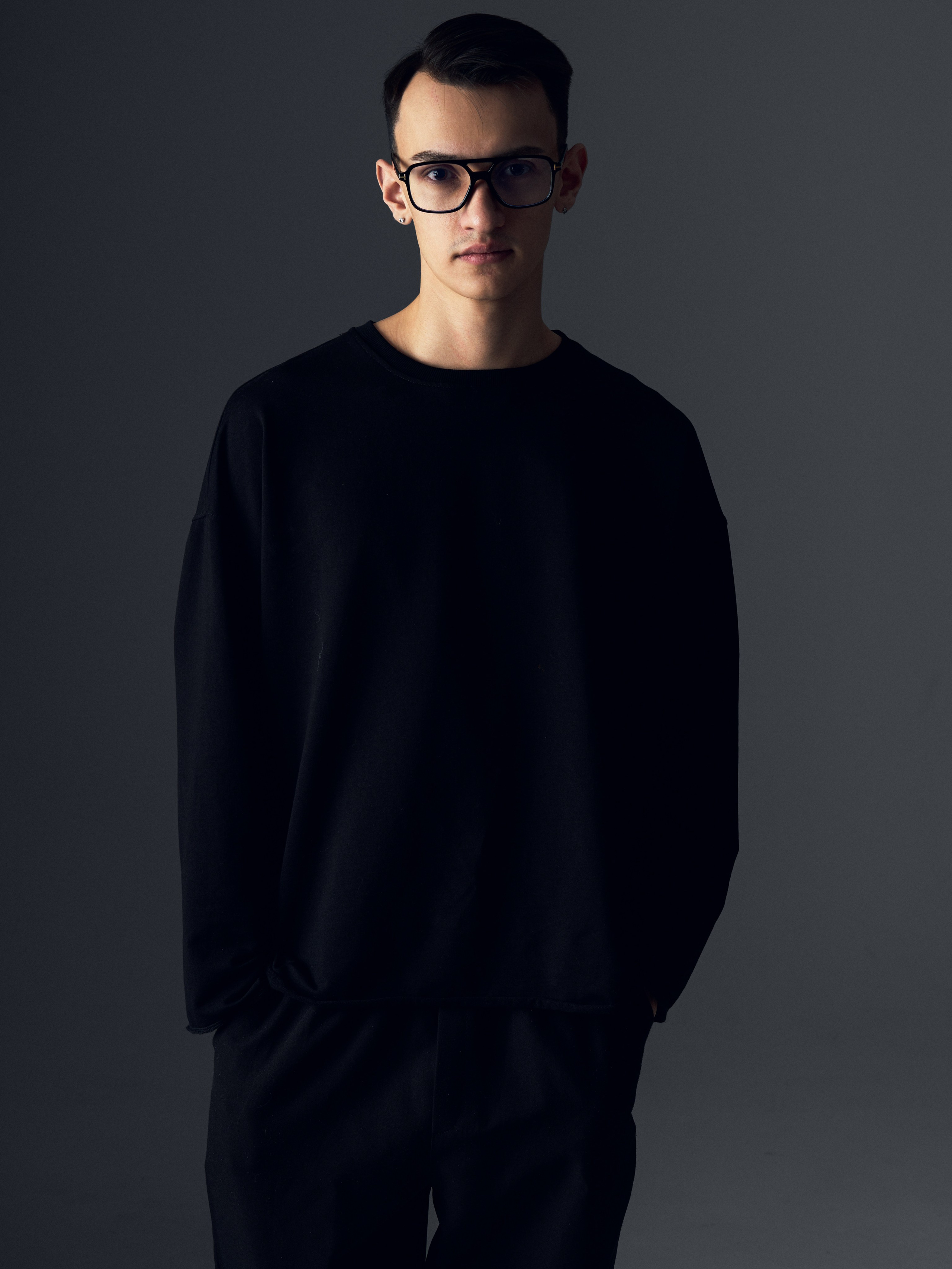 Контакты. Кирилл Гольцберг | фотограф для брендов одежды и бизнеса