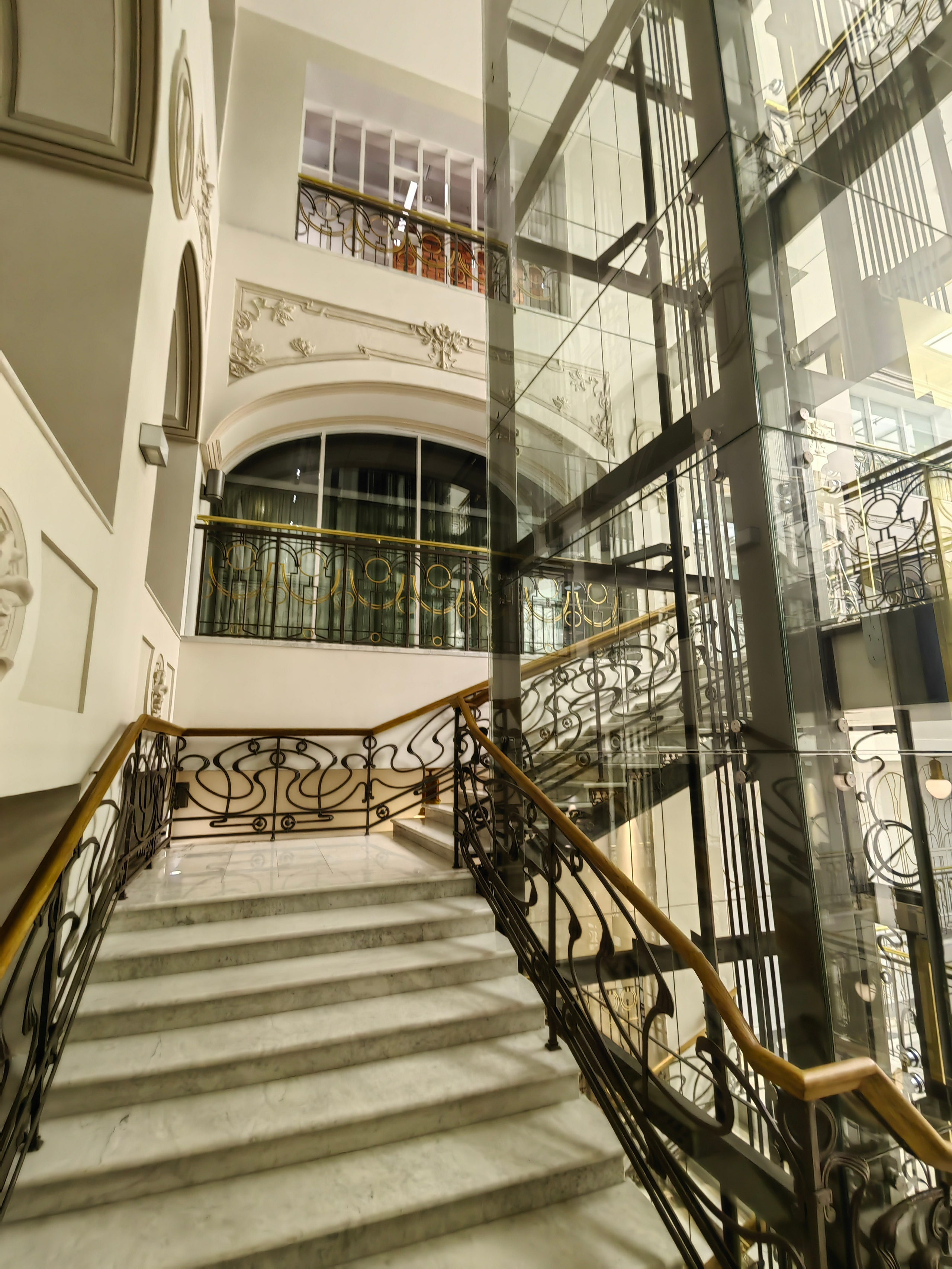 «Au Pont Rouge» в Санкт-Петербурге. Фотограф и искусствовед в Туле и Санкт-Петербурге Нелли Некрасова