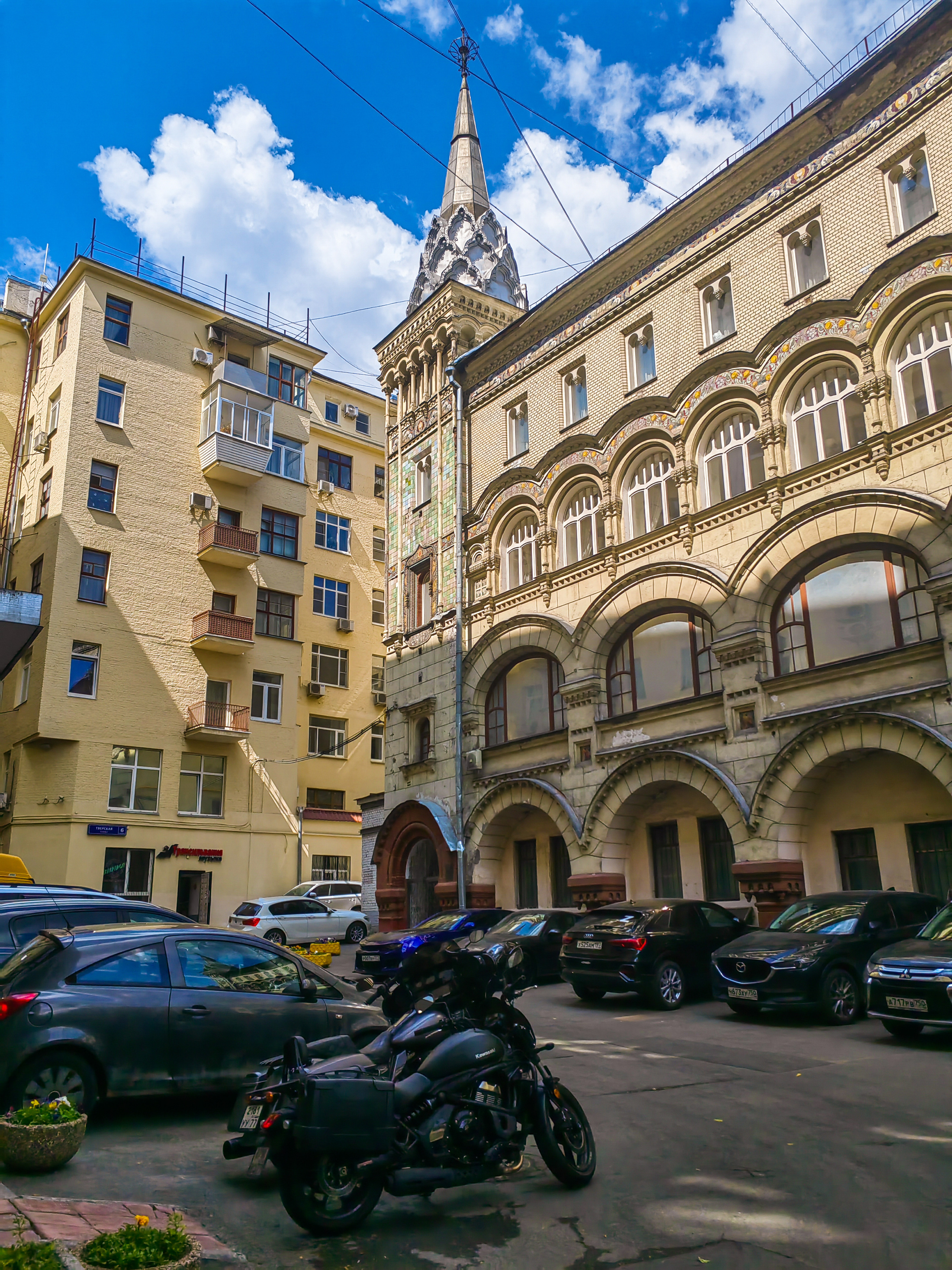Саввинское подворье в Москве. Фотограф и искусствовед в Туле и Санкт-Петербурге Нелли Некрасова
