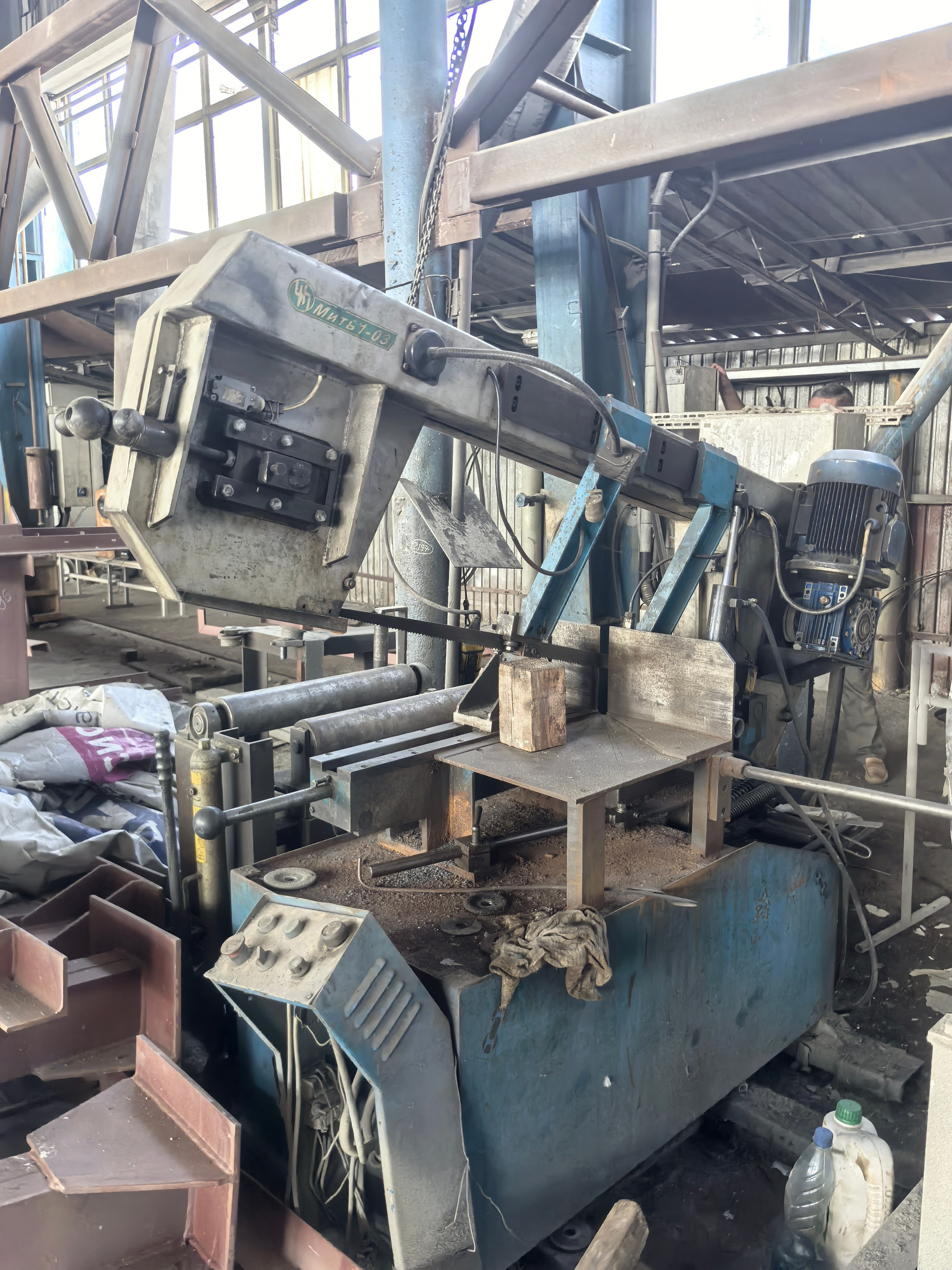 Ленточнопильный станок по металлу Мить 1-03