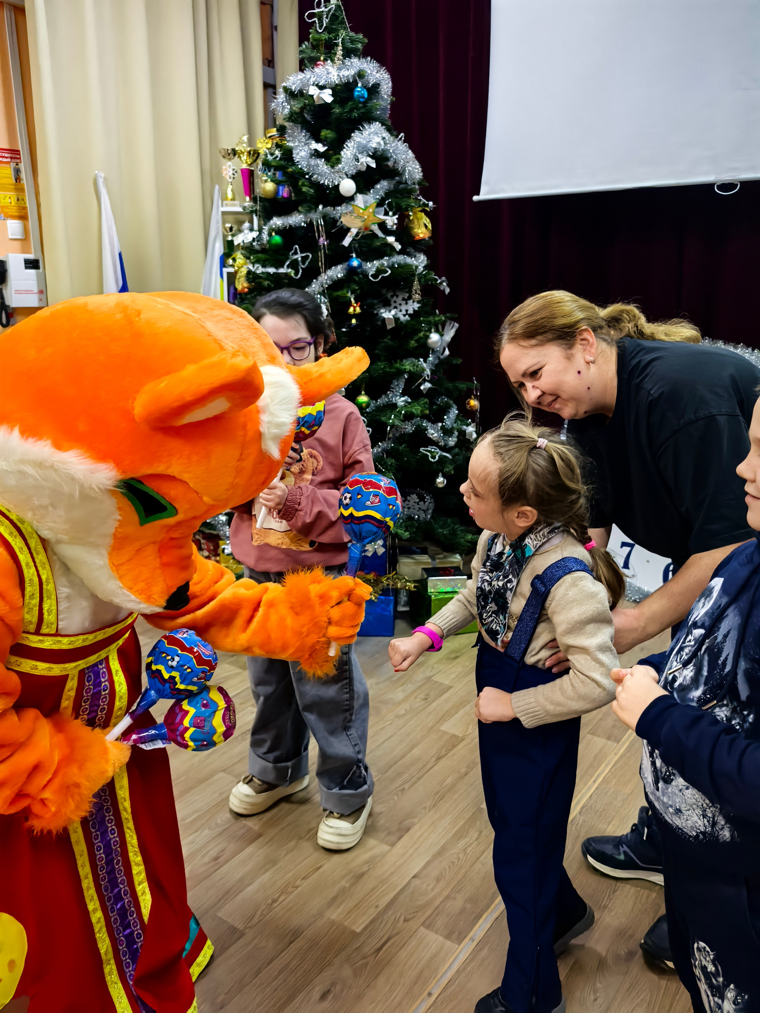 Поздравление участников проекта «Включи заботу» с Новым годом!. АНО «Центра социальных проектов «Путь в большой мир»