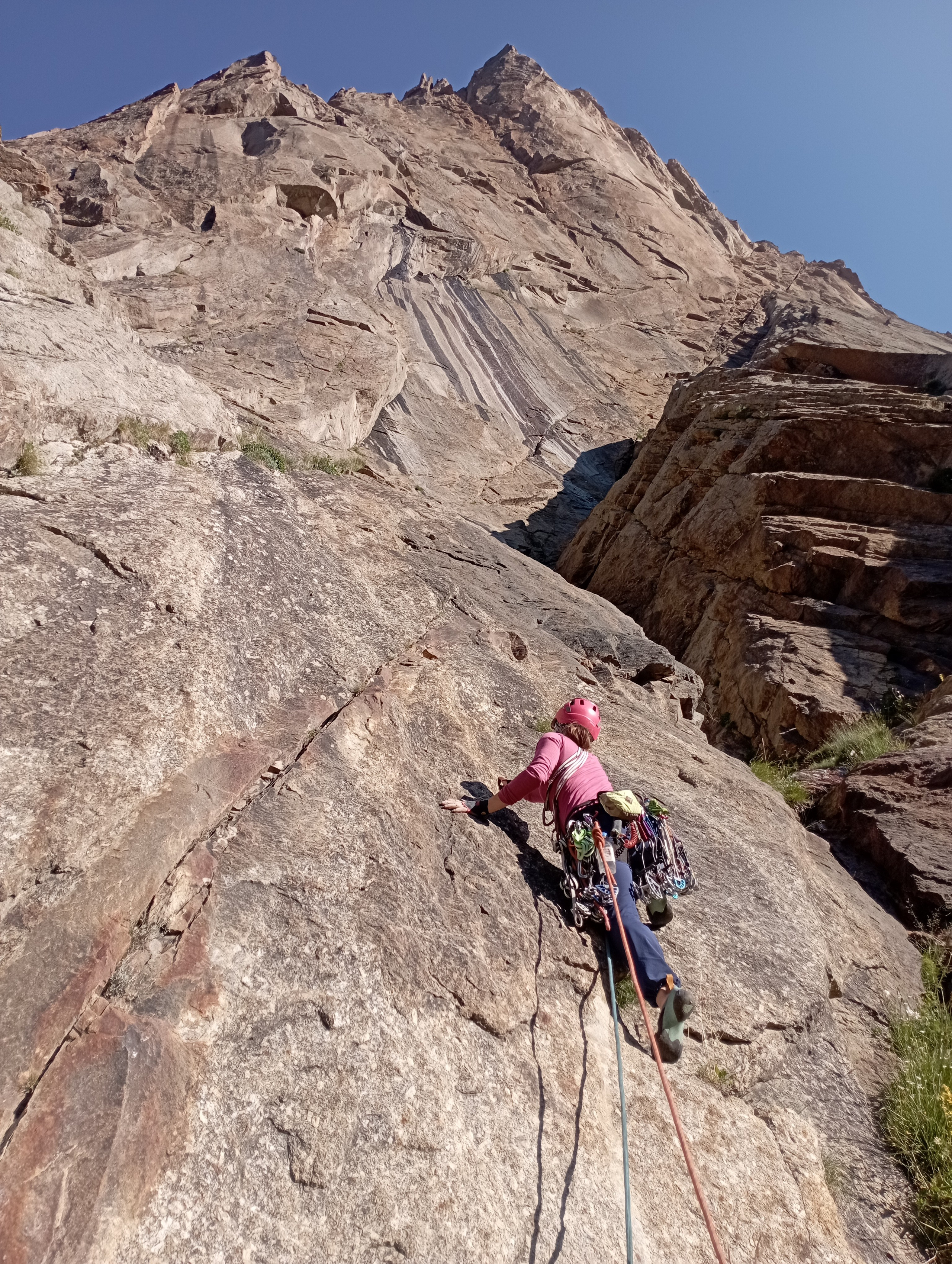Nominee 2025: Sourire Kirghize route. Free Climbing in Karavshin. “Steel Angel”: women’s climbing award
