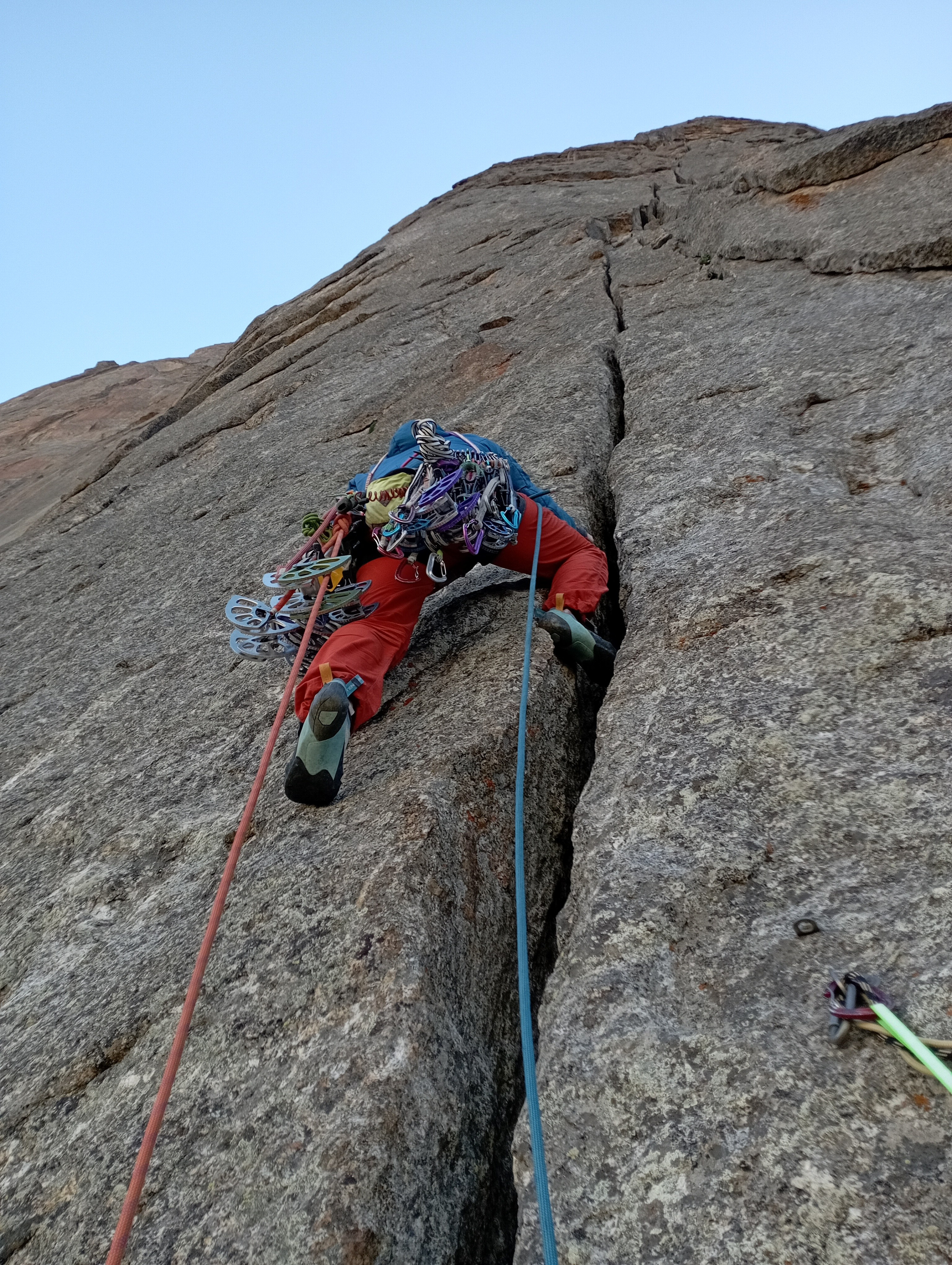 Nominee 2025: Sourire Kirghize route. Free Climbing in Karavshin. “Steel Angel”: women’s climbing award