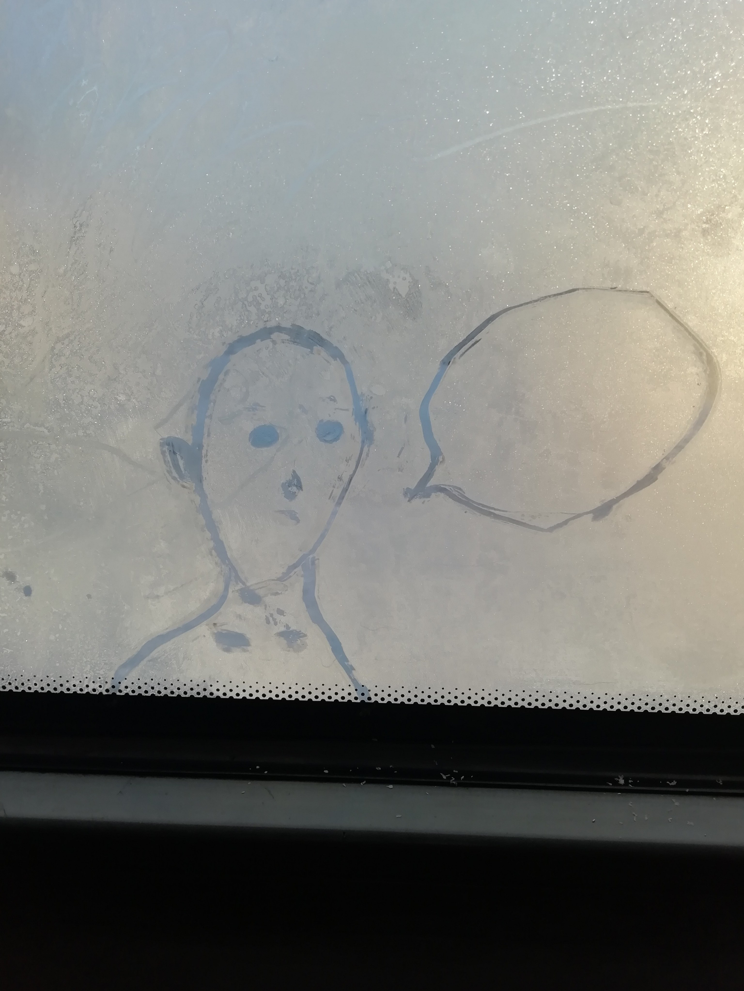 Рисункинаокнахавтобуса. Художник Рыбак Николай