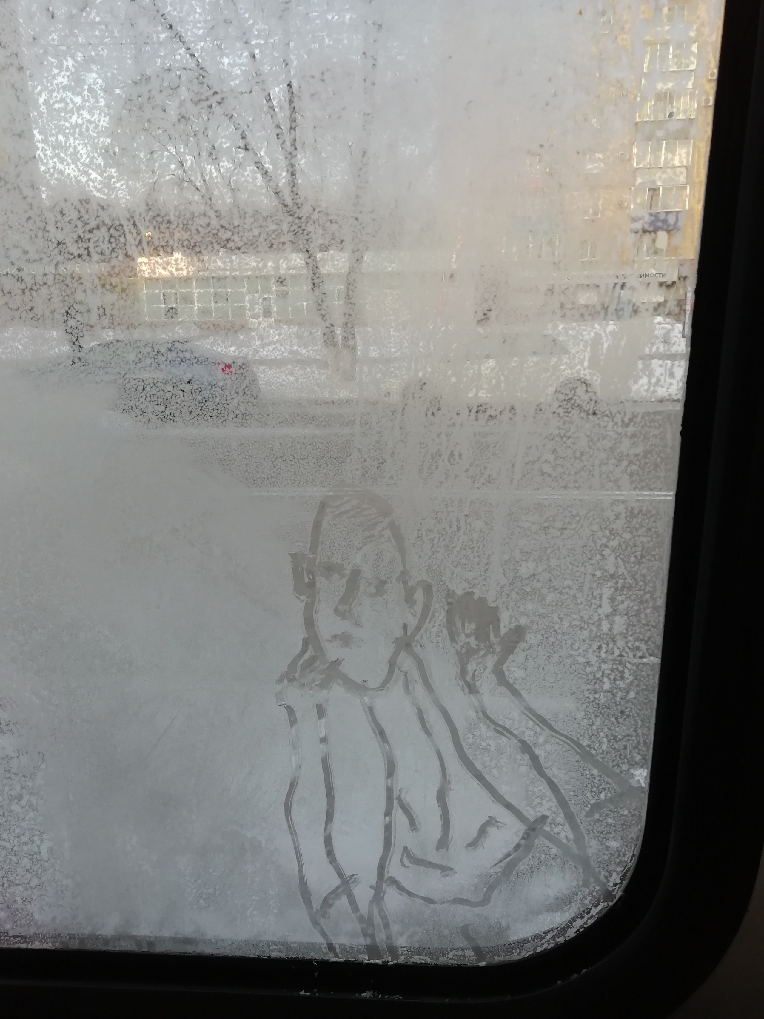 Рисункинаокнахавтобуса. Художник Рыбак Николай