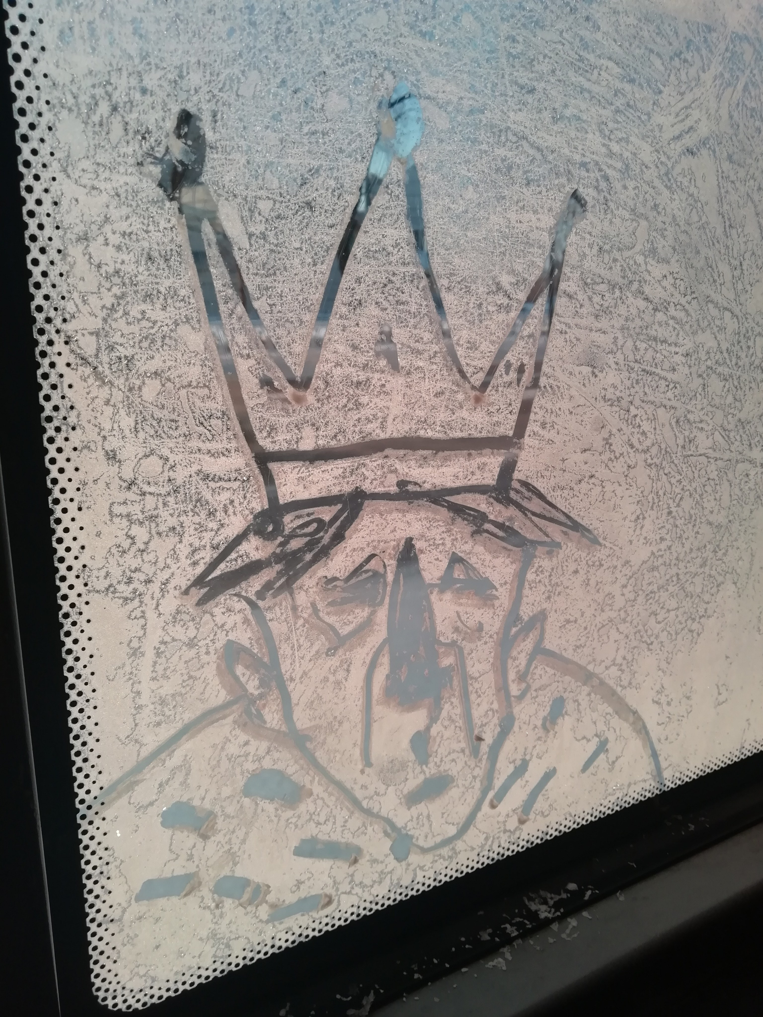 Рисункинаокнахавтобуса. Художник Рыбак Николай