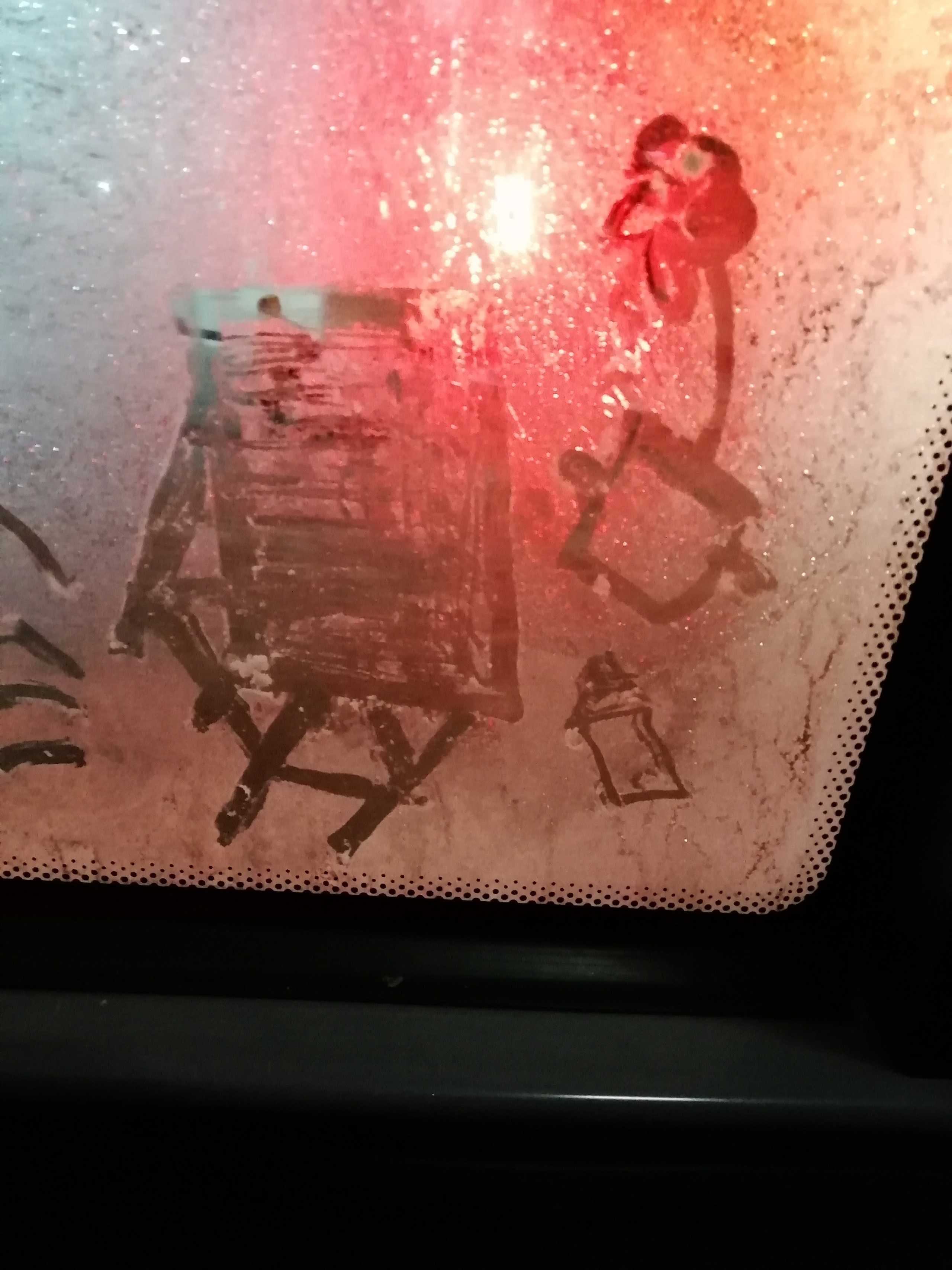 Рисункинаокнахавтобуса. Художник Рыбак Николай