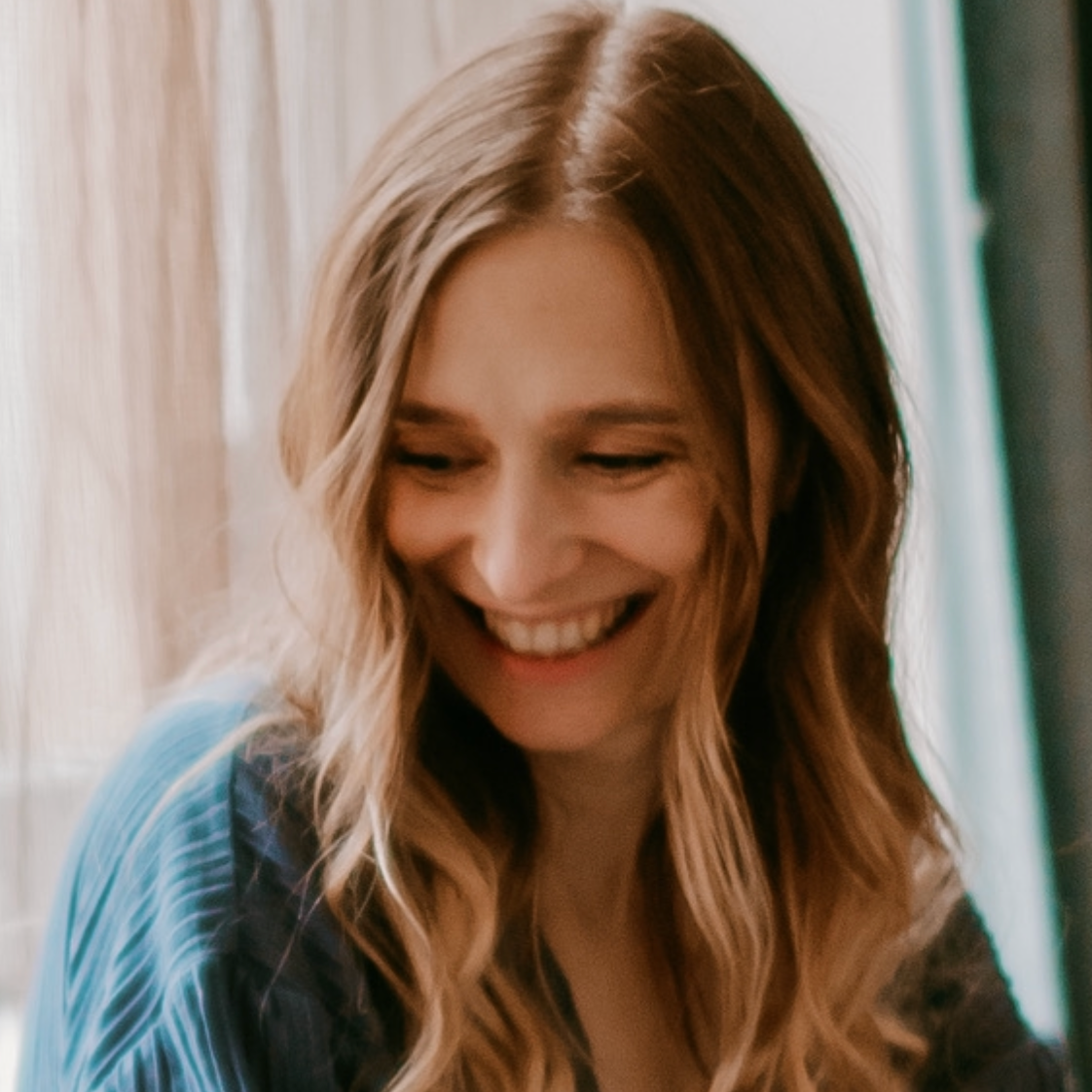 Contacts. Творческая, семейная и индивидуальная съемка в Латвии. Фото и видео художник Анна Бутырская