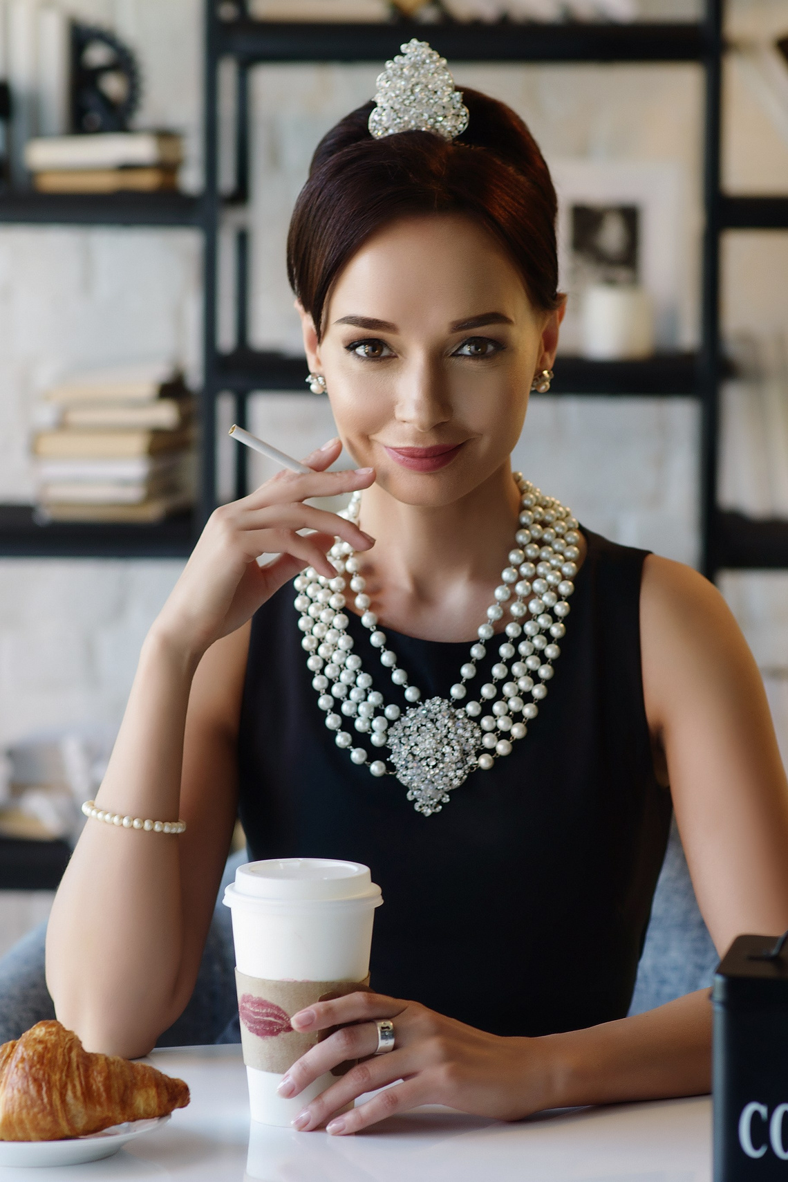 Тематическая фотосессия в стиле Одри Хэпберн Завтрак у Тиффани