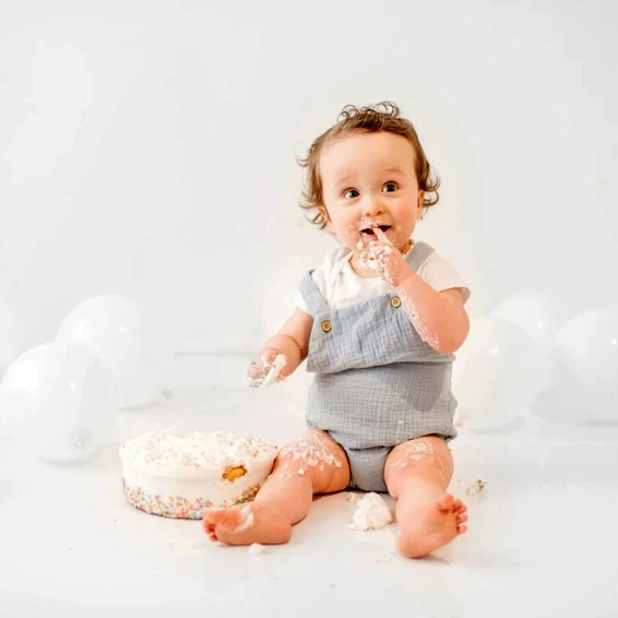 Фотосессия на годик в Москве день рождения ребенка в студии и дома от детского фотографа. Фотосессия в студии в Москве от профессионального фотографа услуги по доступным ценам